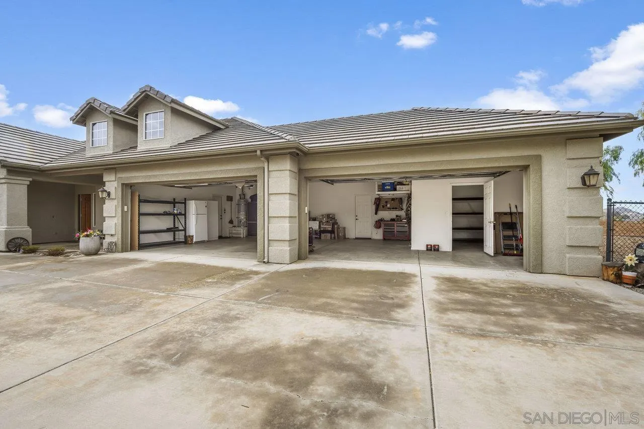 https://cdn.realtyfeed.com/cdn/127/260010866/88458d28d71284d8675f9f35fa0e7201.webp