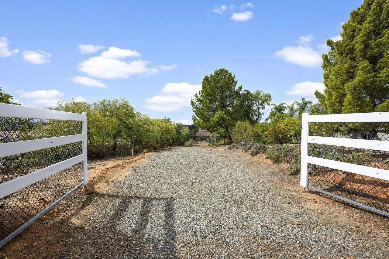 https://cdn.realtyfeed.com/cdn/127/260010866/d345fee31f97ebe4e66163e3869345f6.webp
