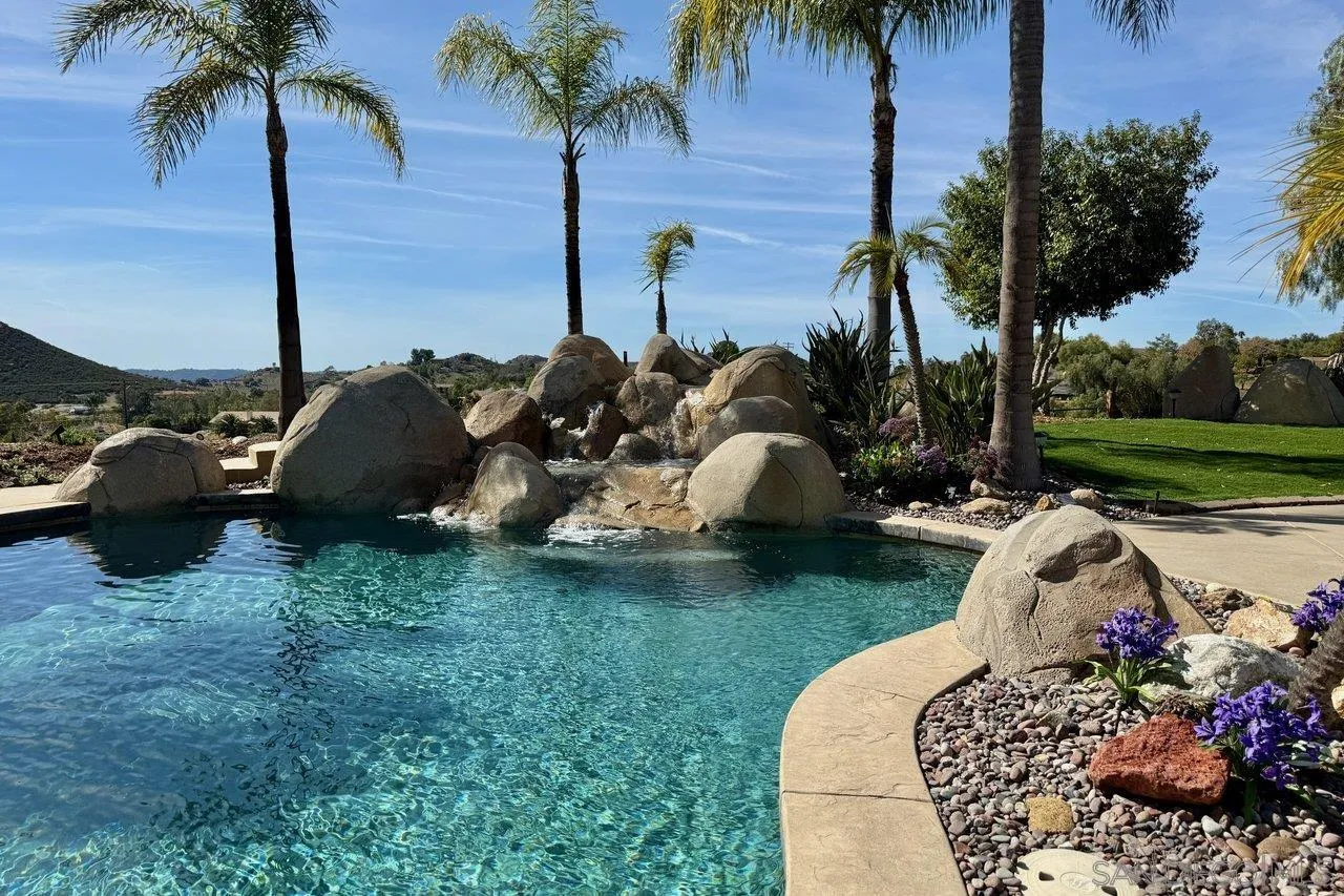 https://cdn.realtyfeed.com/cdn/127/260010866/d78734baa2400c20d04f2126eddff10d.webp