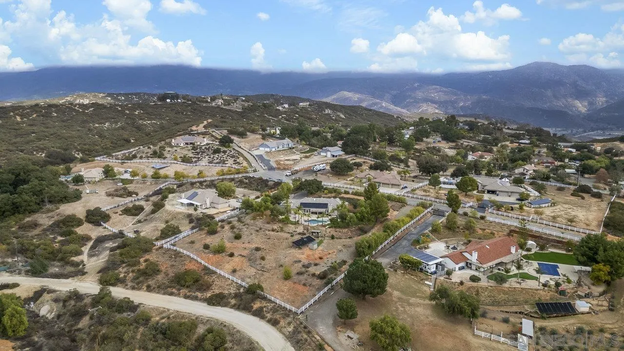 https://cdn.realtyfeed.com/cdn/127/260010866/eaa9f327f9045852dfe34eff6988a4d6.webp