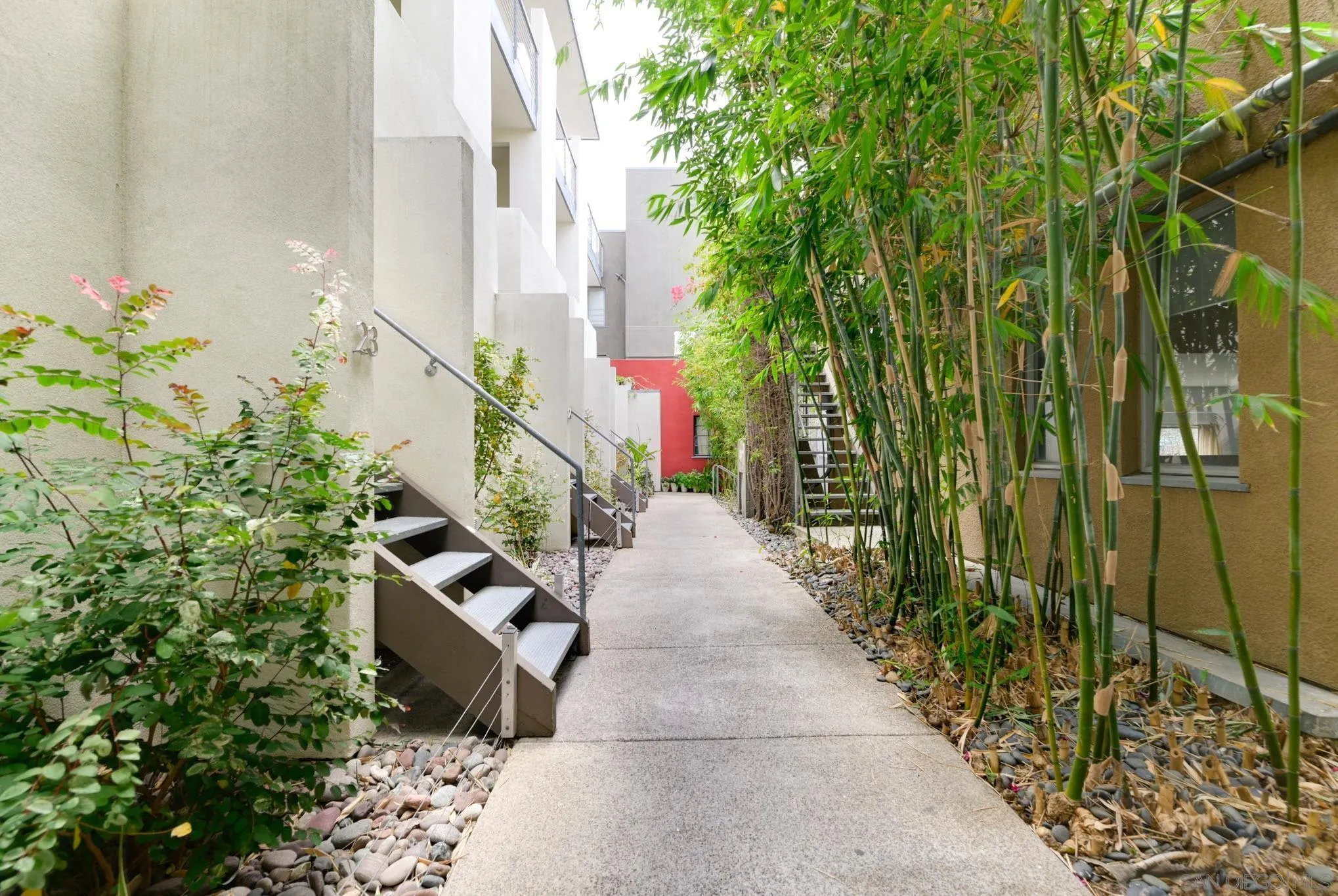 https://cdn.realtyfeed.com/cdn/127/260010867/6f49f1f4fcd0486543ea69a4094c4e05.webp