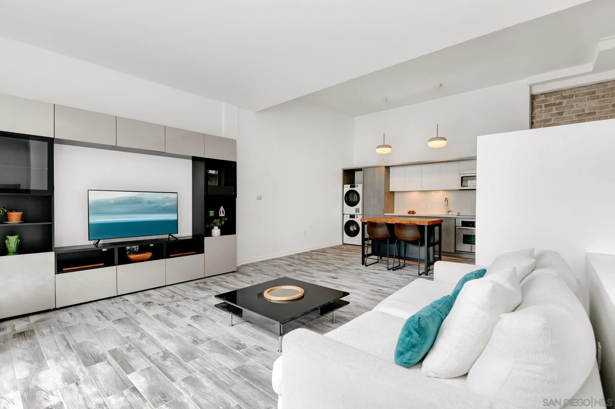 https://cdn.realtyfeed.com/cdn/127/260010867/9ab64c31cb3af063abb48232d2af2f99.webp