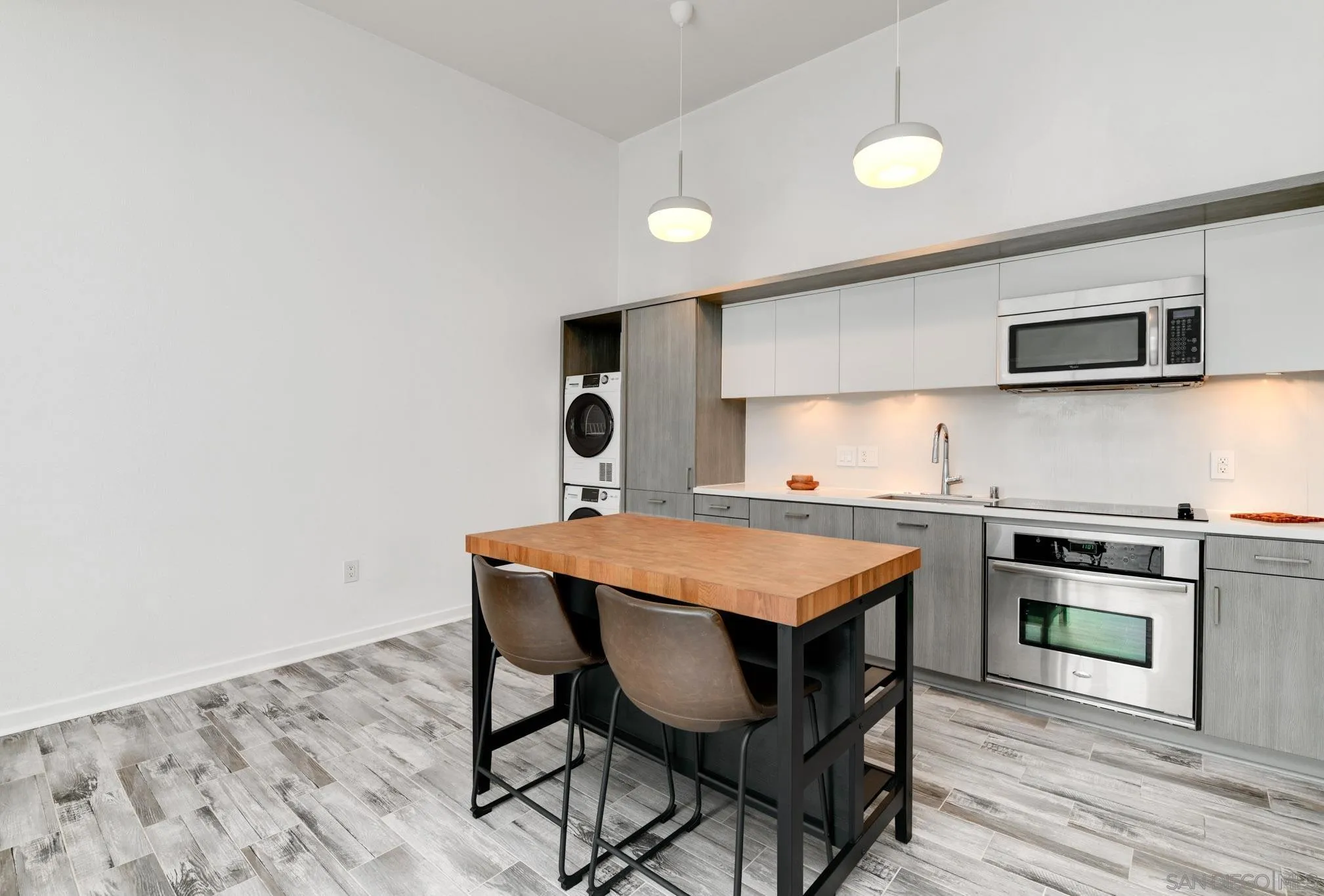 https://cdn.realtyfeed.com/cdn/127/260010867/ac19945e3f0b3f43379831ce55d2beb5.webp