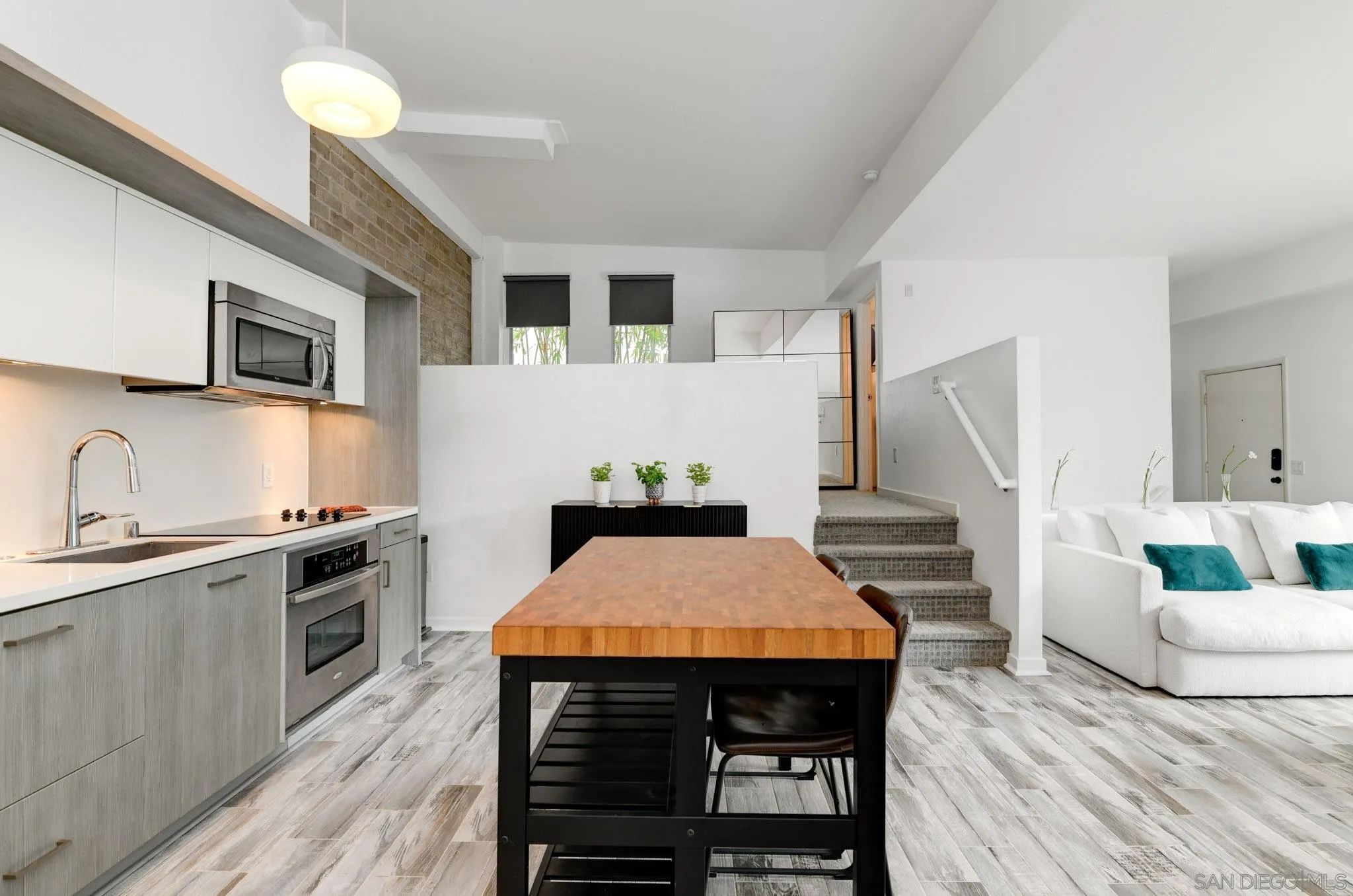 https://cdn.realtyfeed.com/cdn/127/260010867/b1b904cb6abd51776bb5897cfe590d60.webp