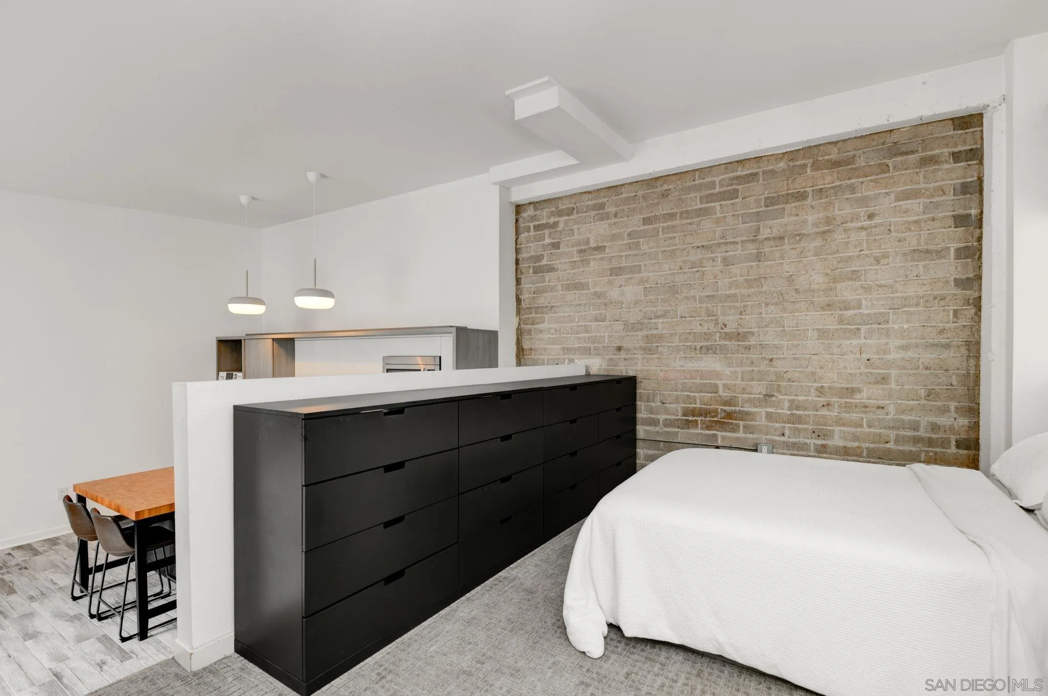 https://cdn.realtyfeed.com/cdn/127/260010867/f03878dc116cf782e7674a65ba0fa700.webp