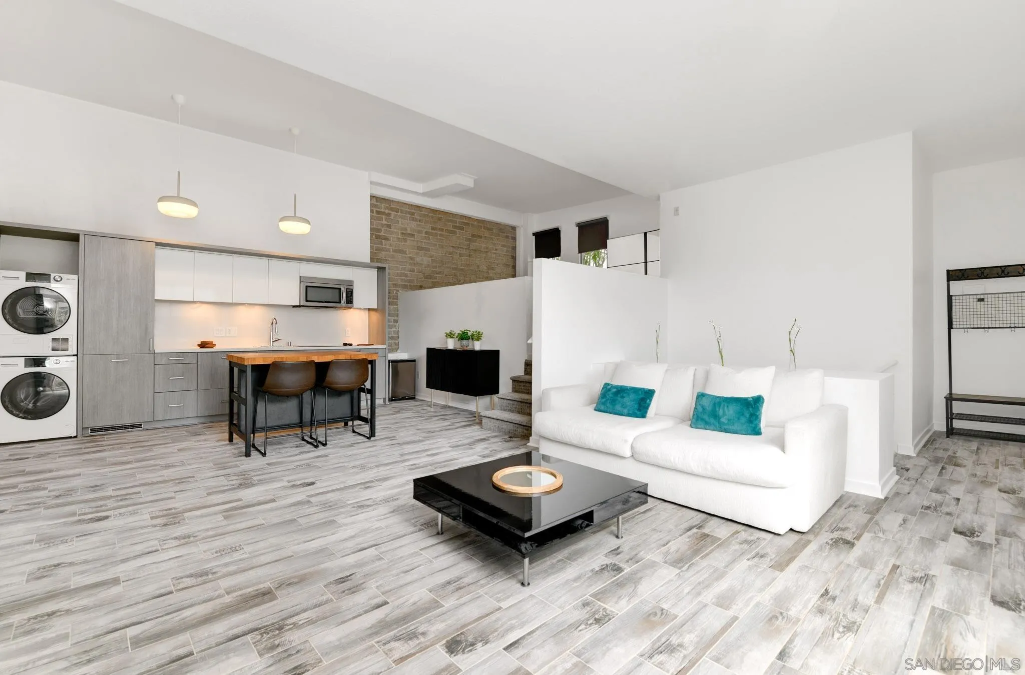 https://cdn.realtyfeed.com/cdn/127/260010867/f7d8a202debe42c44950bd889e157120.webp