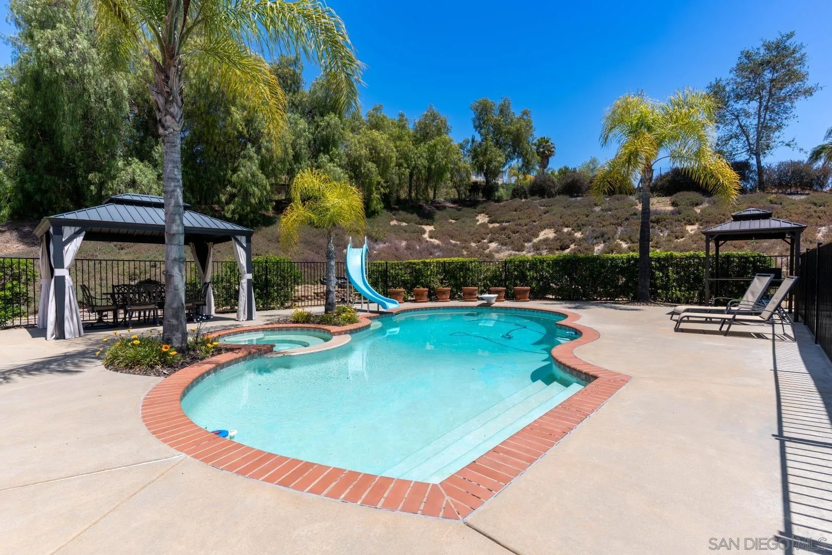 https://cdn.realtyfeed.com/cdn/127/260010871/1b5a5a71b8e0a4234732f09f22a63ad3.webp