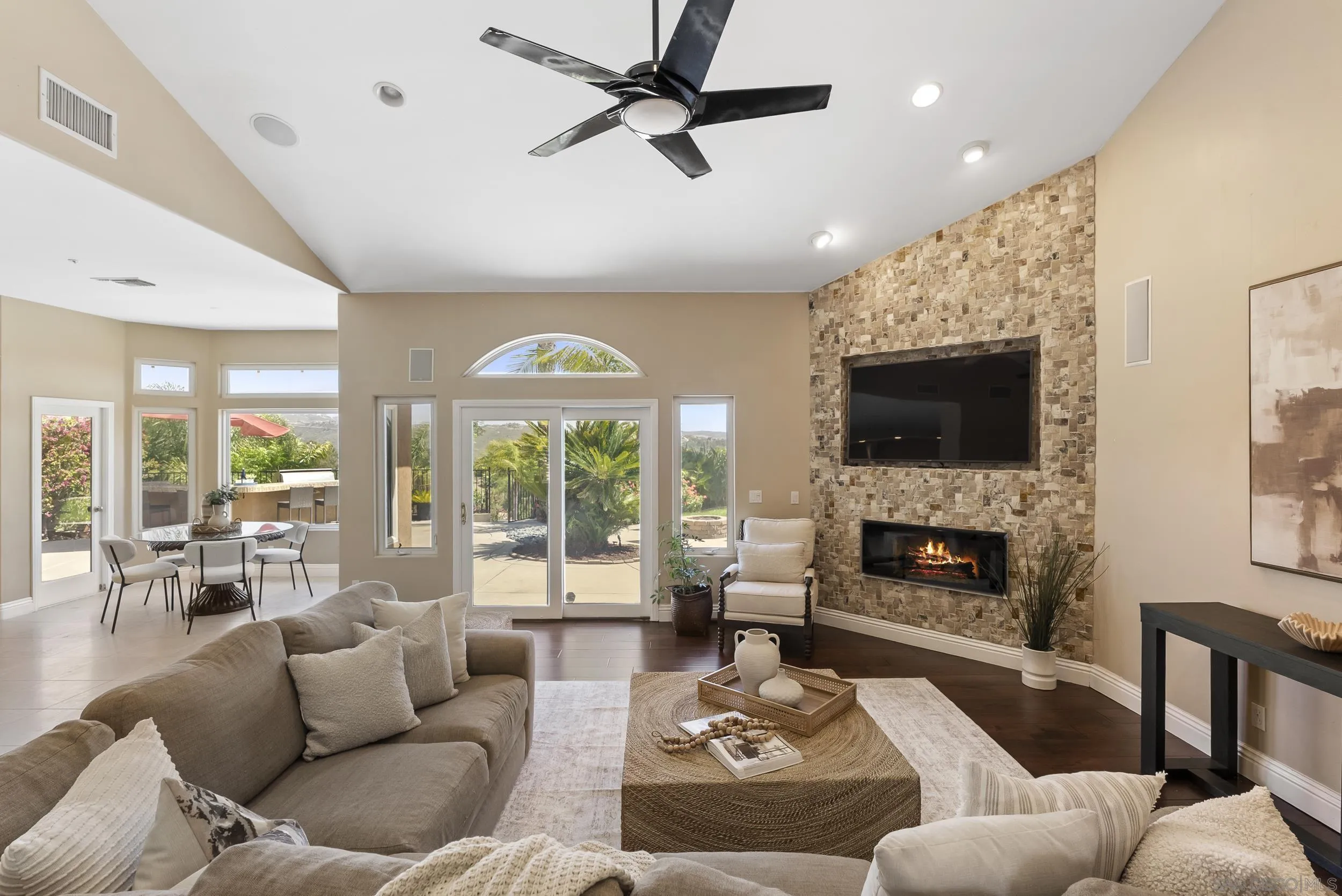 https://cdn.realtyfeed.com/cdn/127/260010873/18d7573954714c98f1489b7cf89bfcfc.webp