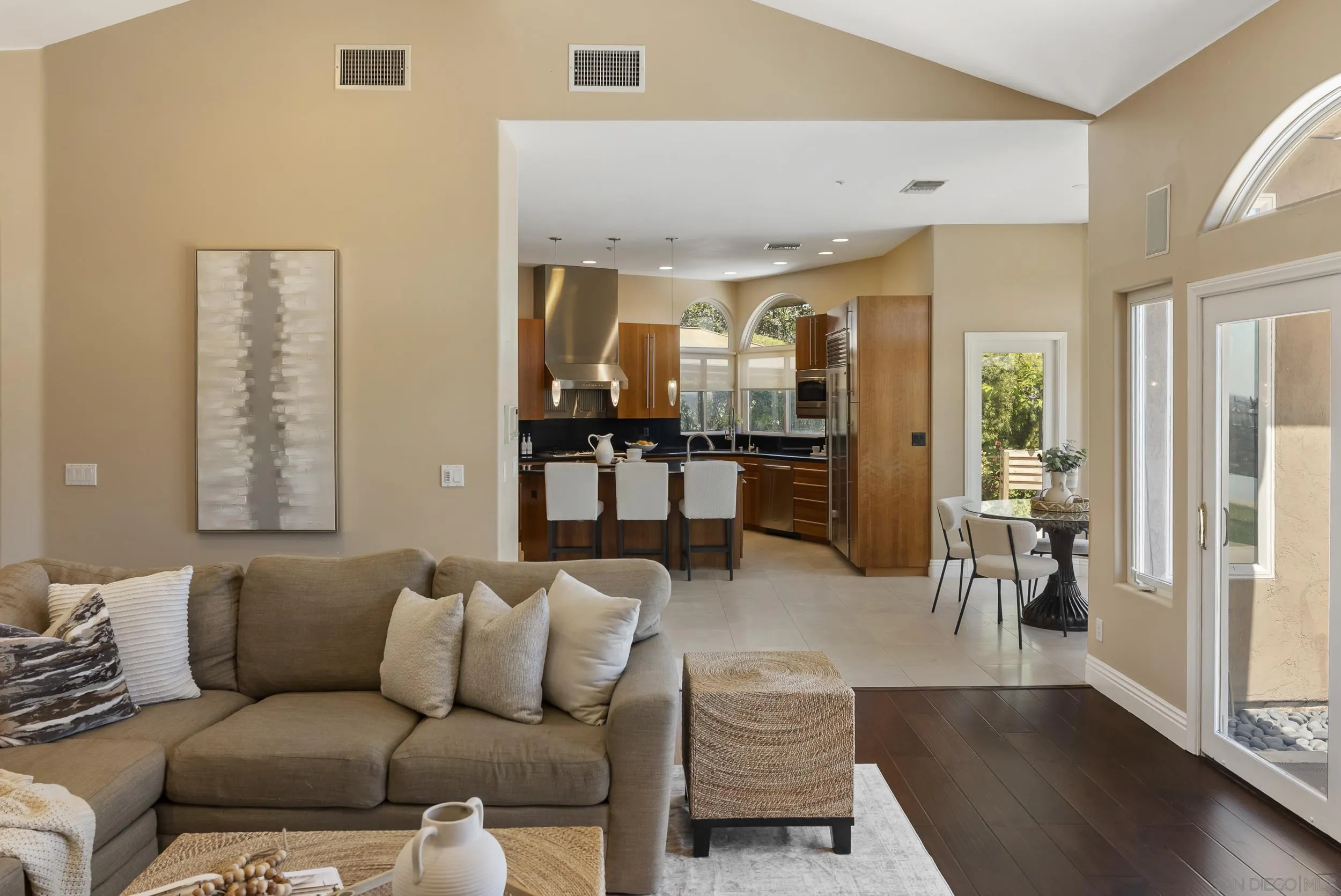 https://cdn.realtyfeed.com/cdn/127/260010873/6111eec272823e8f5e723ff3787372e8.webp