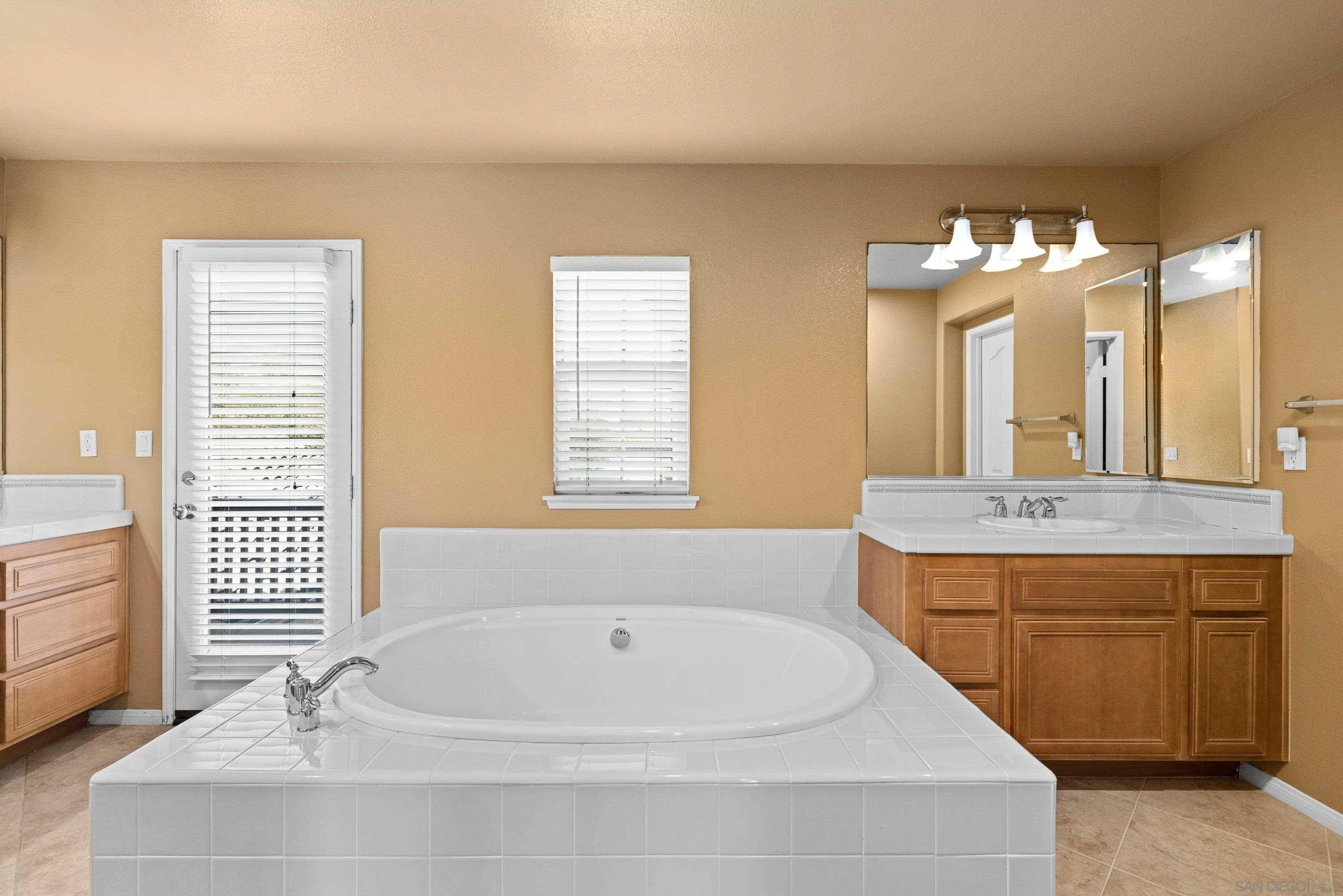 https://cdn.realtyfeed.com/cdn/127/260010877/03ca643e66bdefc8df6eb147f895fdcd.webp