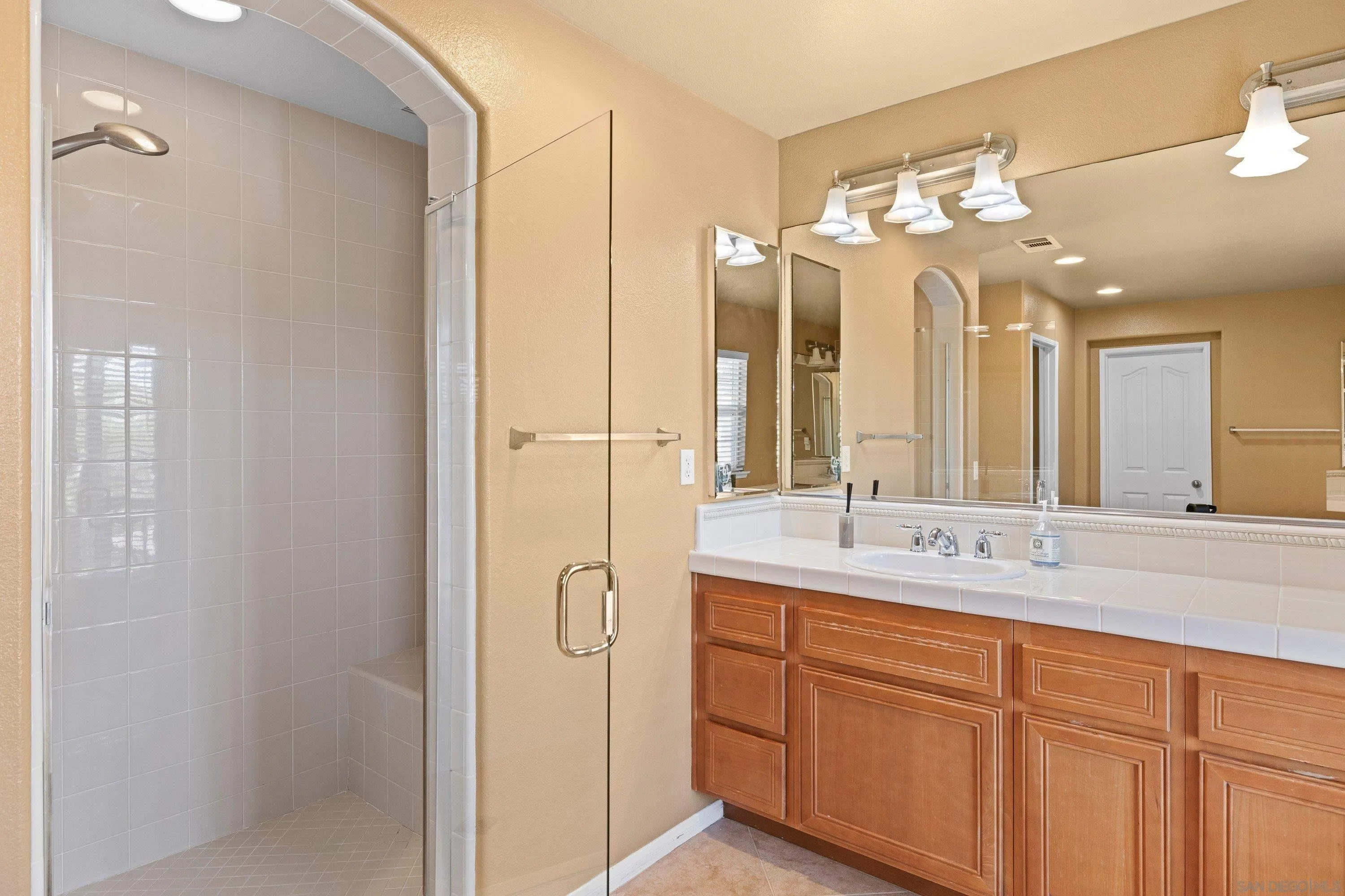 https://cdn.realtyfeed.com/cdn/127/260010877/43df22bd5416afb497ba064b8e96e795.webp