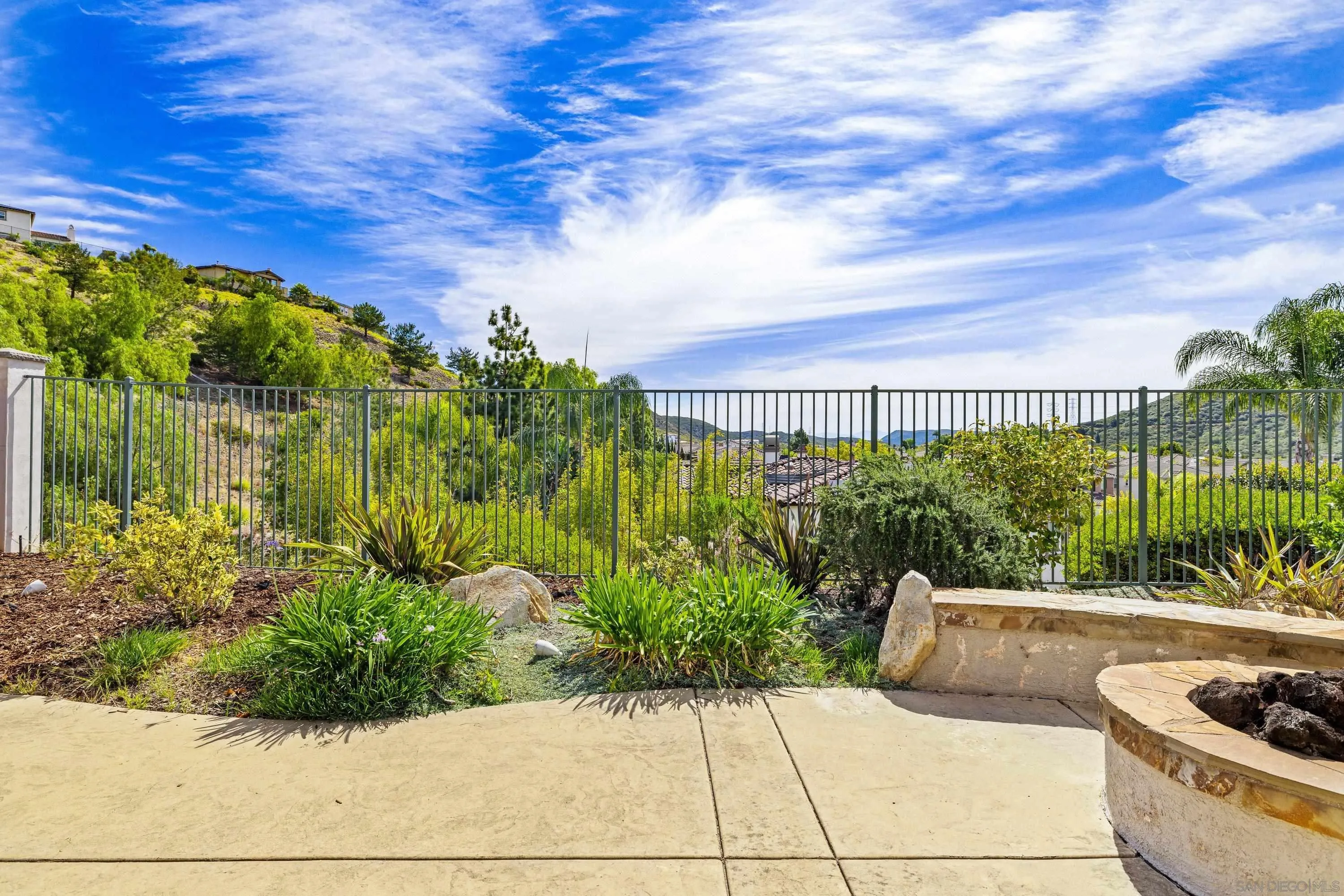 https://cdn.realtyfeed.com/cdn/127/260010877/550dc33e6416655d7a2df4c41162eb01.webp