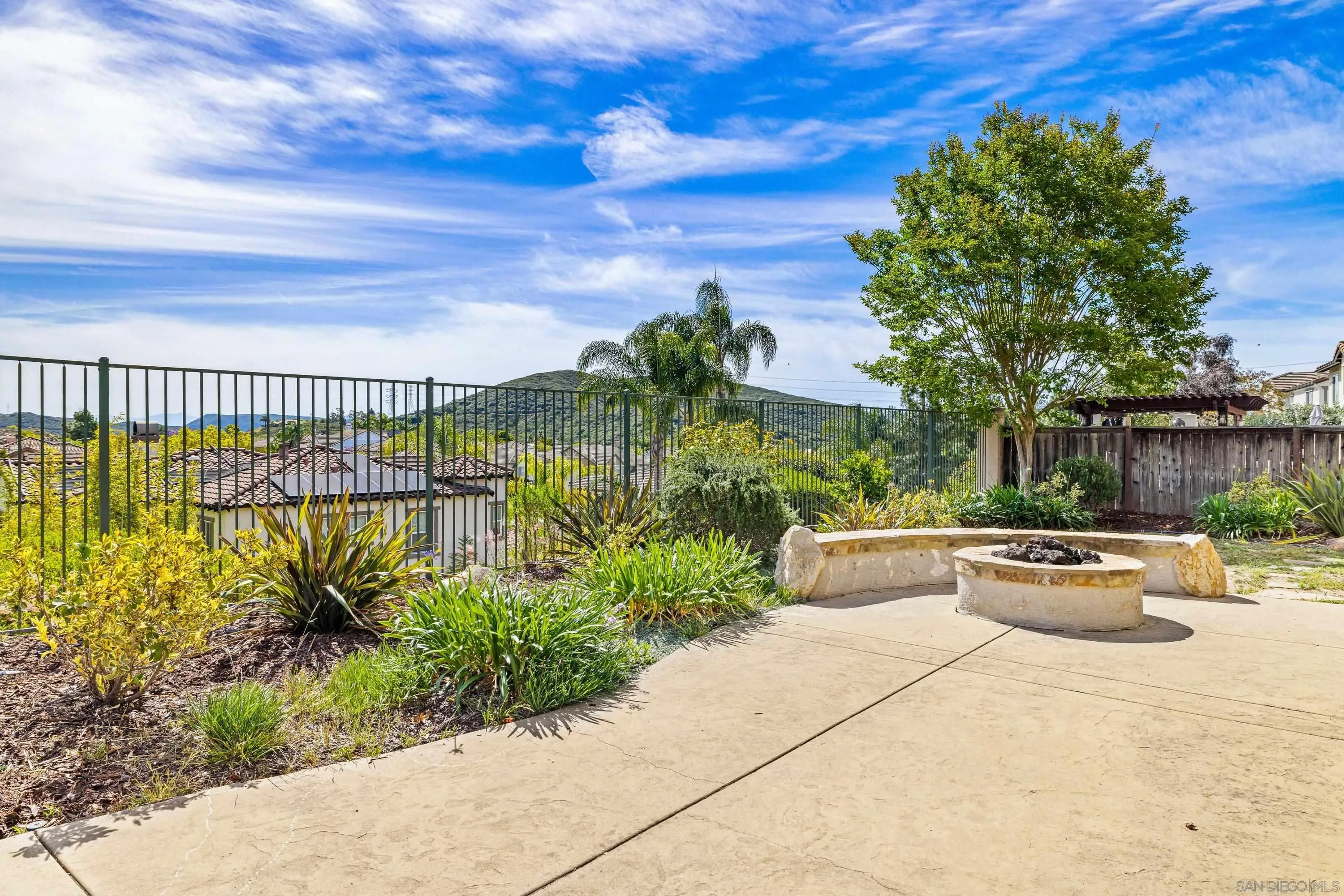 https://cdn.realtyfeed.com/cdn/127/260010877/9c04db7a96b58cdddfac46080820e5f8.webp
