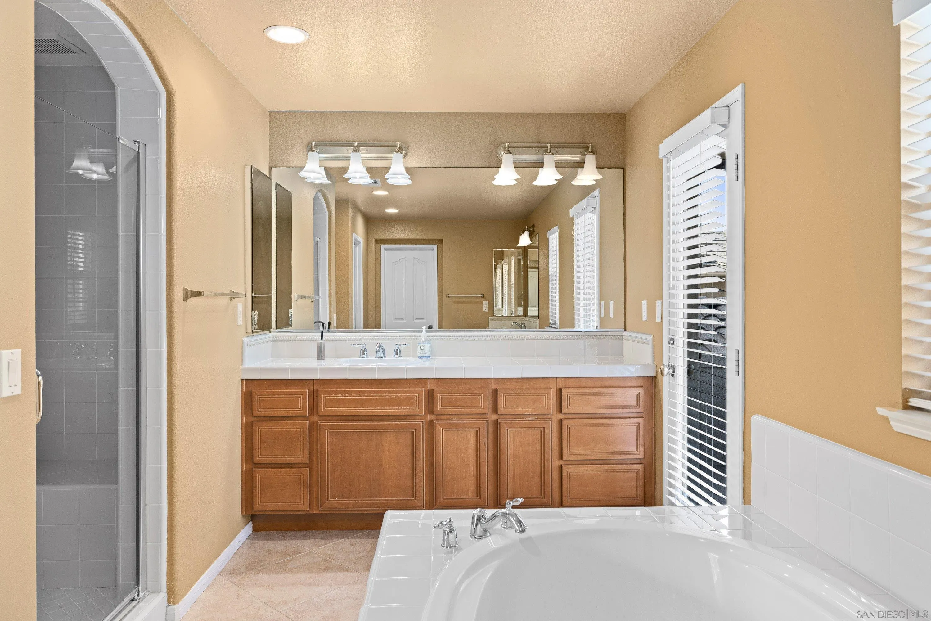 https://cdn.realtyfeed.com/cdn/127/260010877/c858cf50897c06f7d13a0f639b8ffe7f.webp