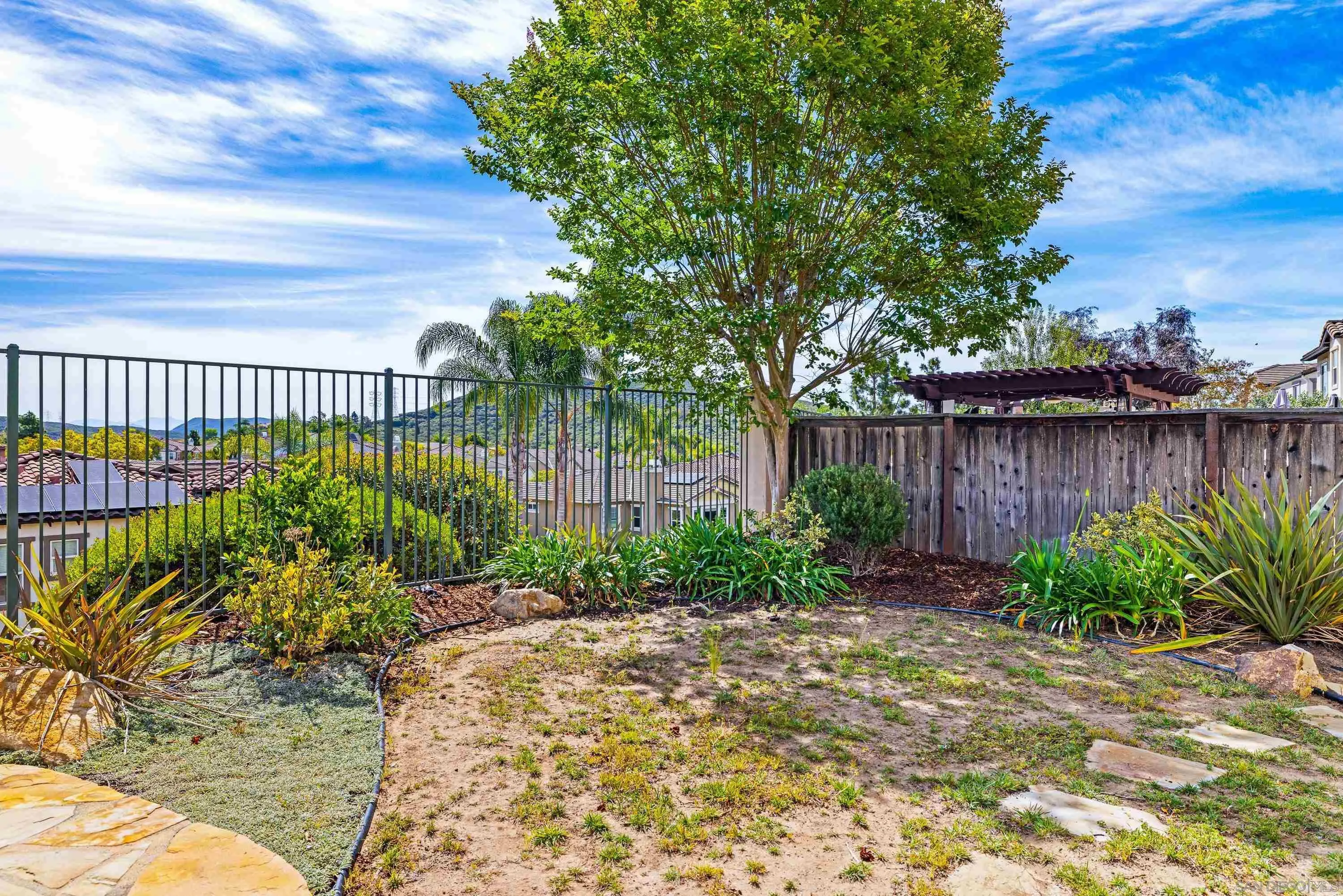 https://cdn.realtyfeed.com/cdn/127/260010877/d475f63a99ba7b9b5d5519328e6f9a77.webp