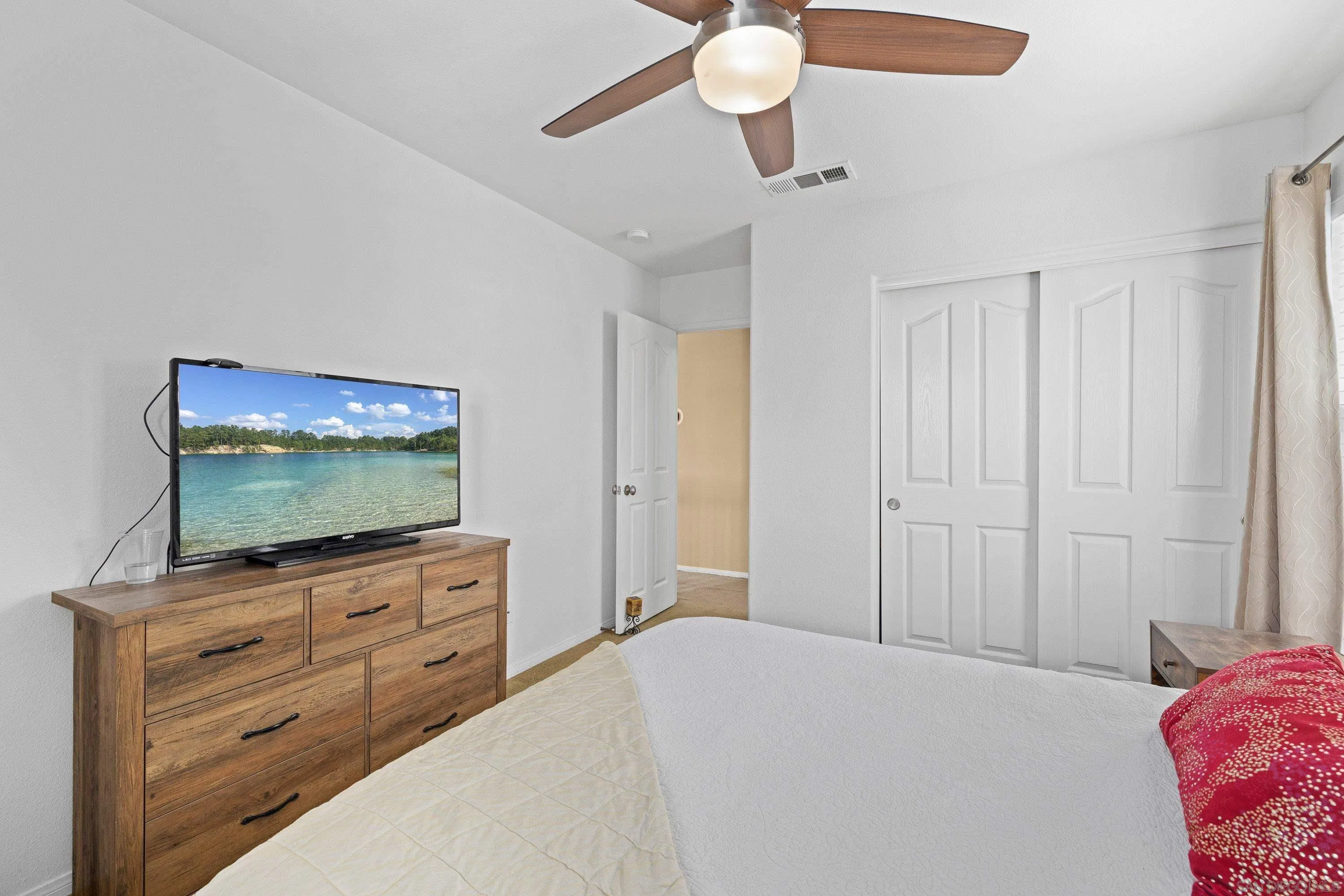 https://cdn.realtyfeed.com/cdn/127/260010877/ecf531fb10bd056249715209ccc41696.webp