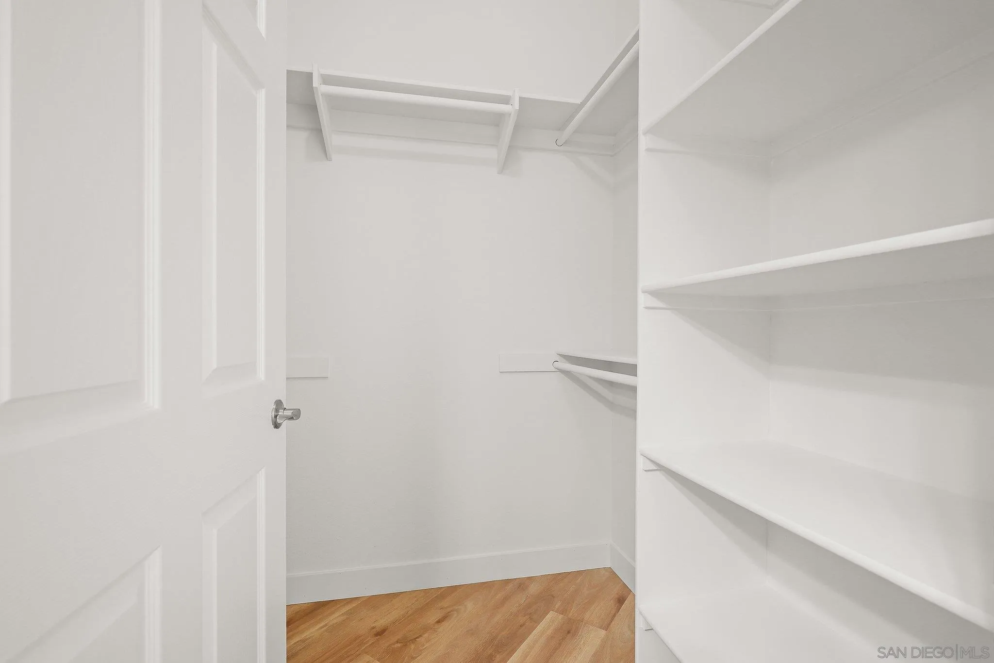 https://cdn.realtyfeed.com/cdn/127/260010878/376bb7c4161d6bad3bc661ff56bd989a.webp