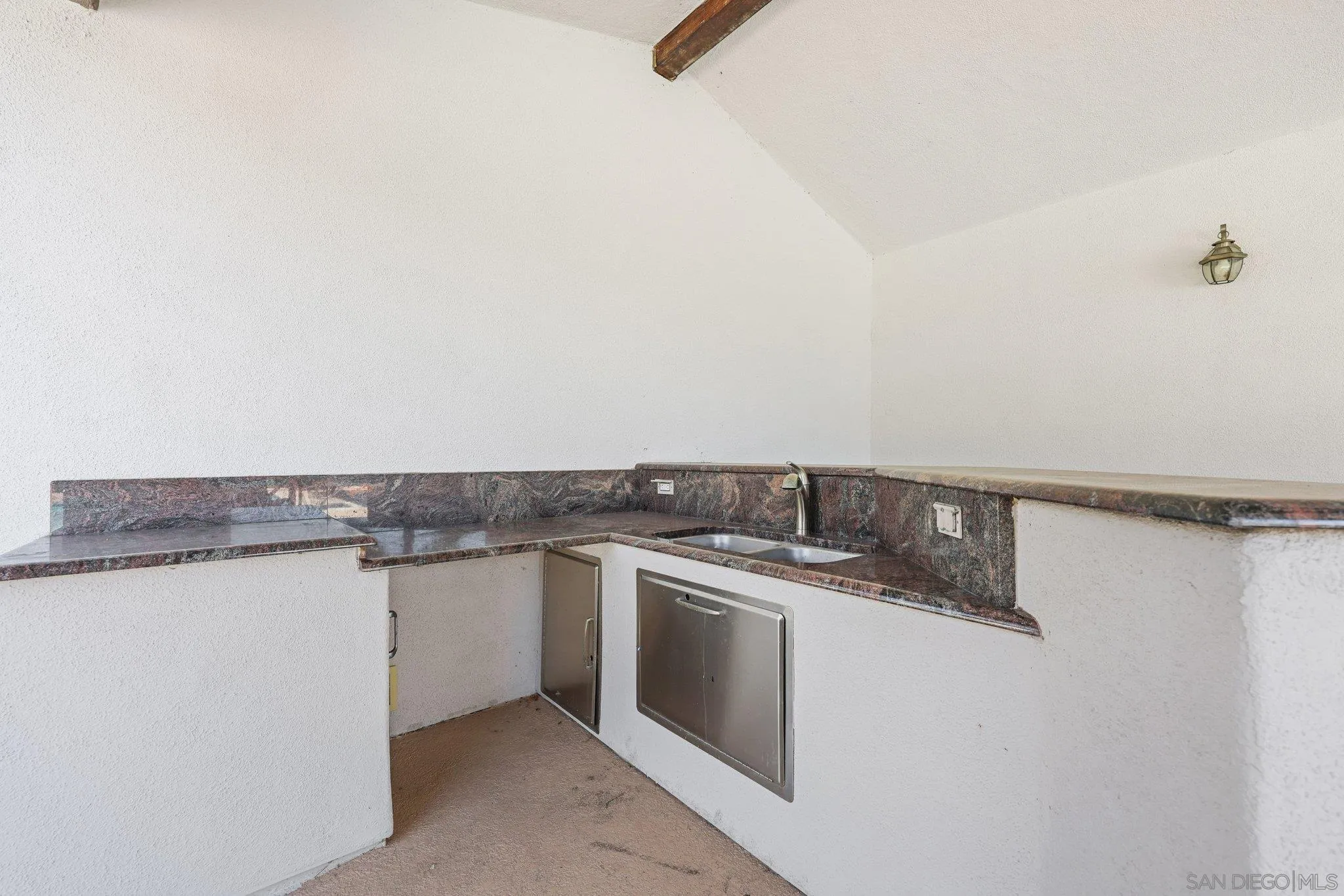https://cdn.realtyfeed.com/cdn/127/260010878/aa80c0dda1e4075cb87947ff8318c8f8.webp