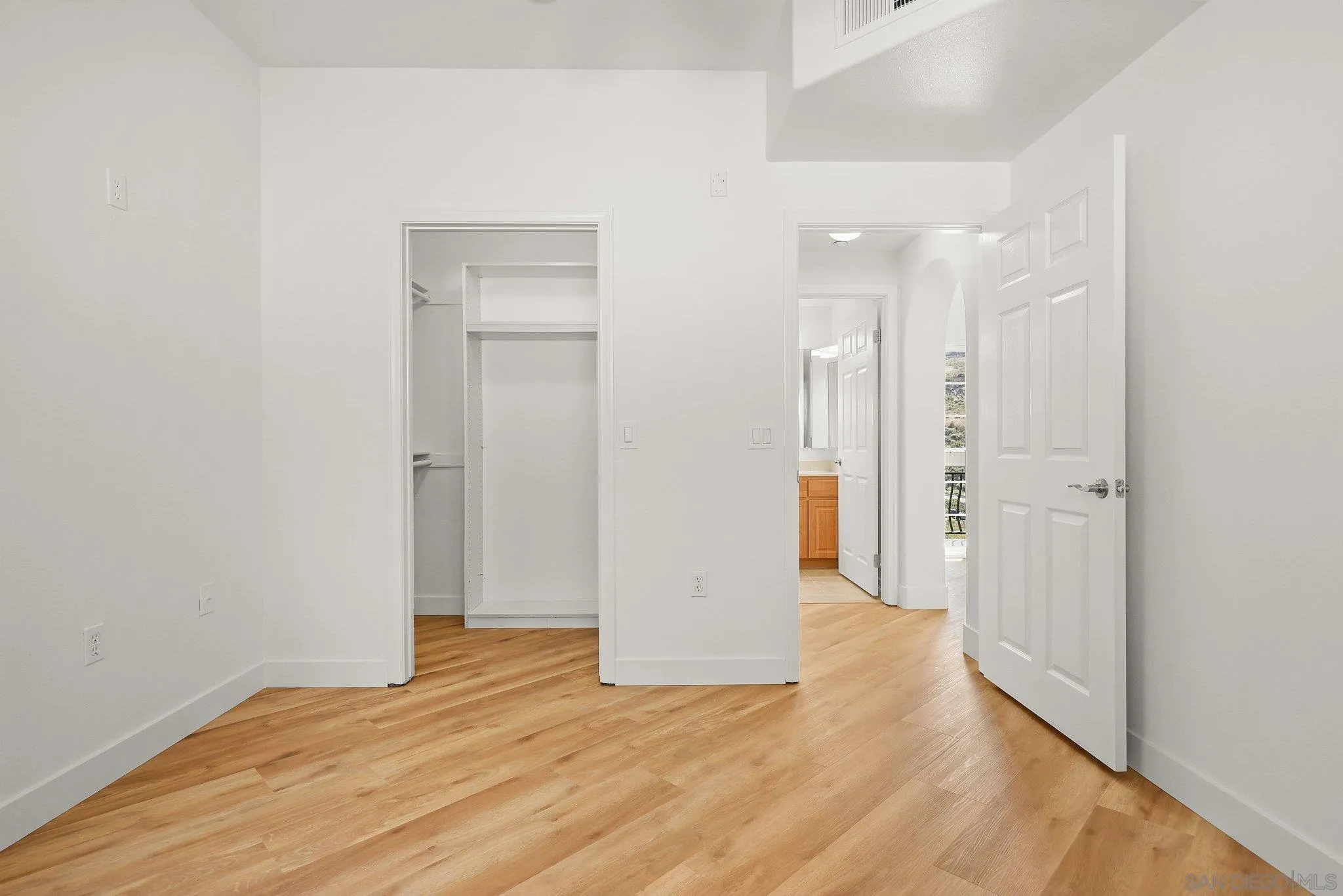 https://cdn.realtyfeed.com/cdn/127/260010878/af1d07a29caf1a6dbeb58159aeeef744.webp
