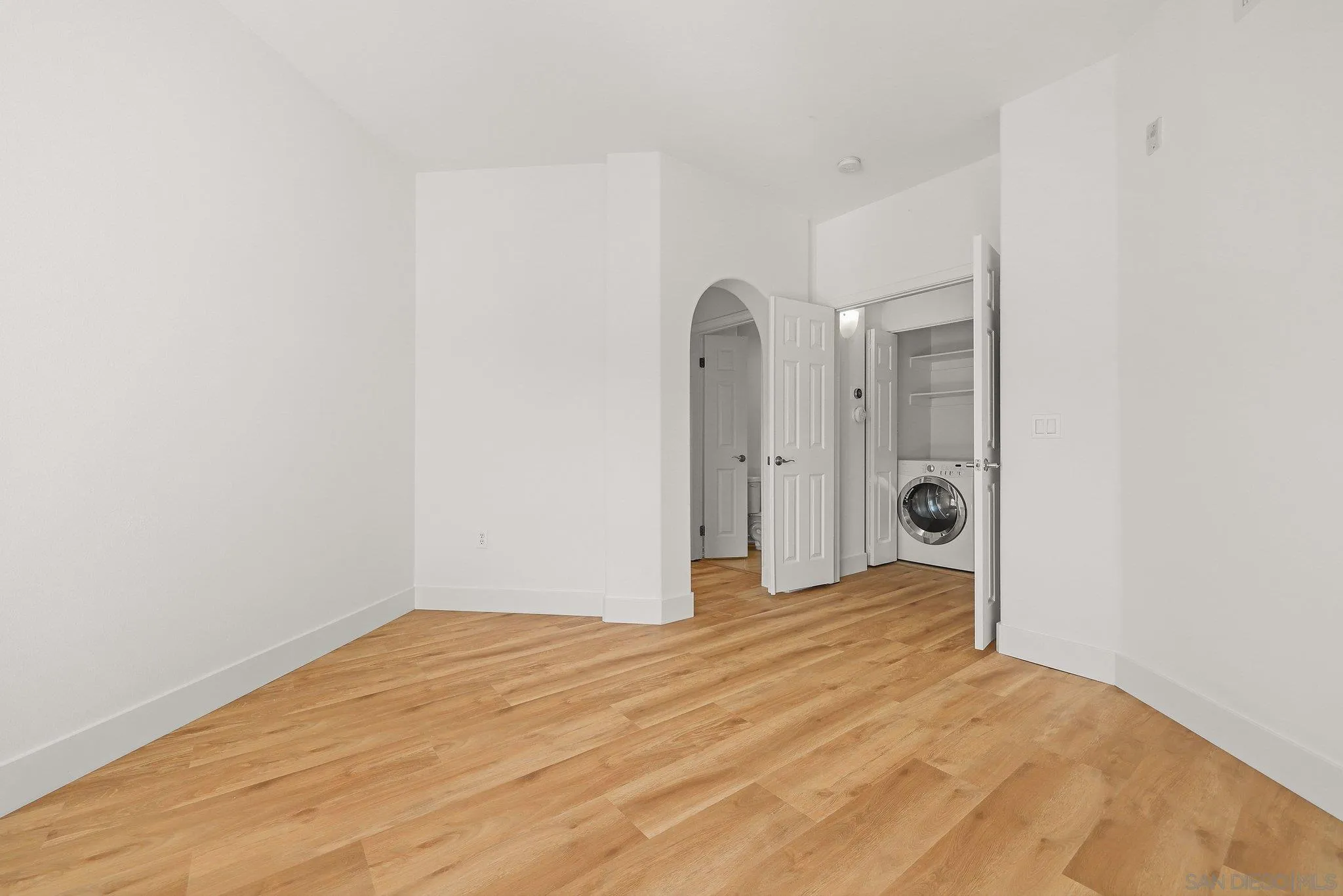 https://cdn.realtyfeed.com/cdn/127/260010878/c38e88be6f5c9182b7357fe17dcfadcd.webp
