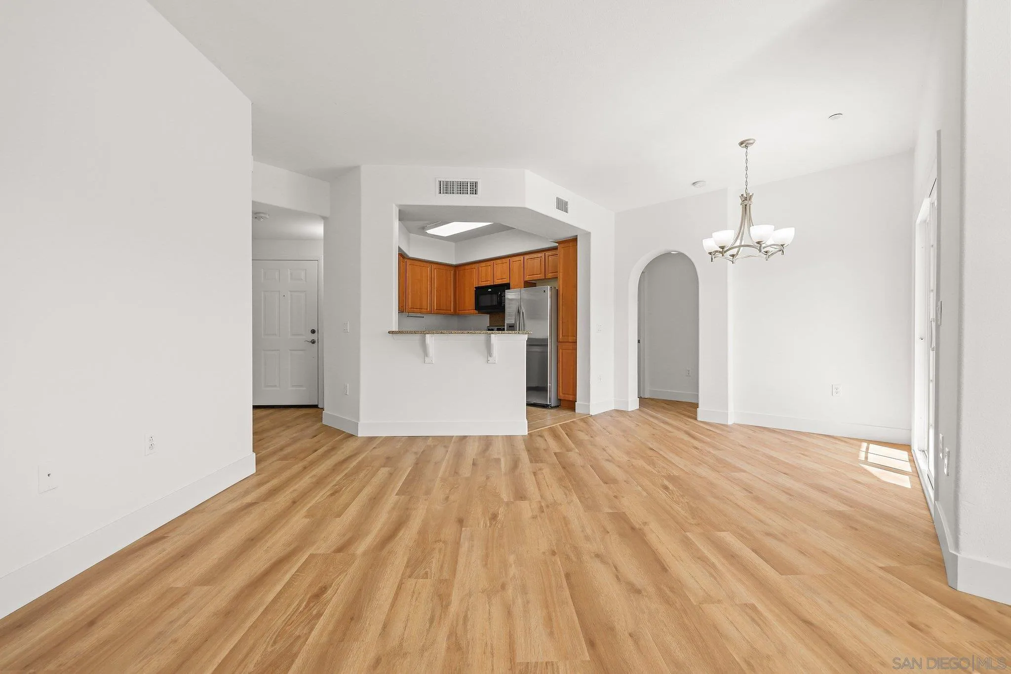 https://cdn.realtyfeed.com/cdn/127/260010878/c3fd5ff29ef20ca2ce541c397113df89.webp