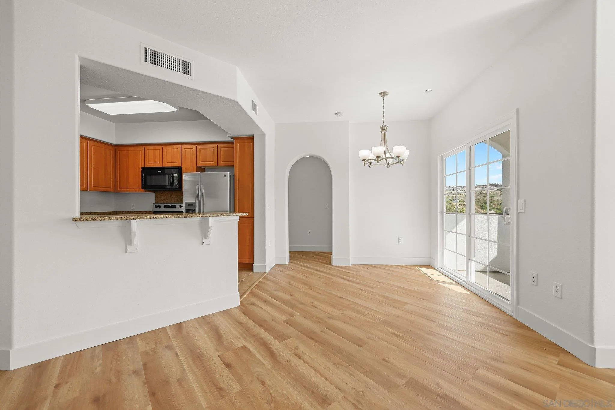 https://cdn.realtyfeed.com/cdn/127/260010878/e9dddf0d059d823f831e067e356cd291.webp