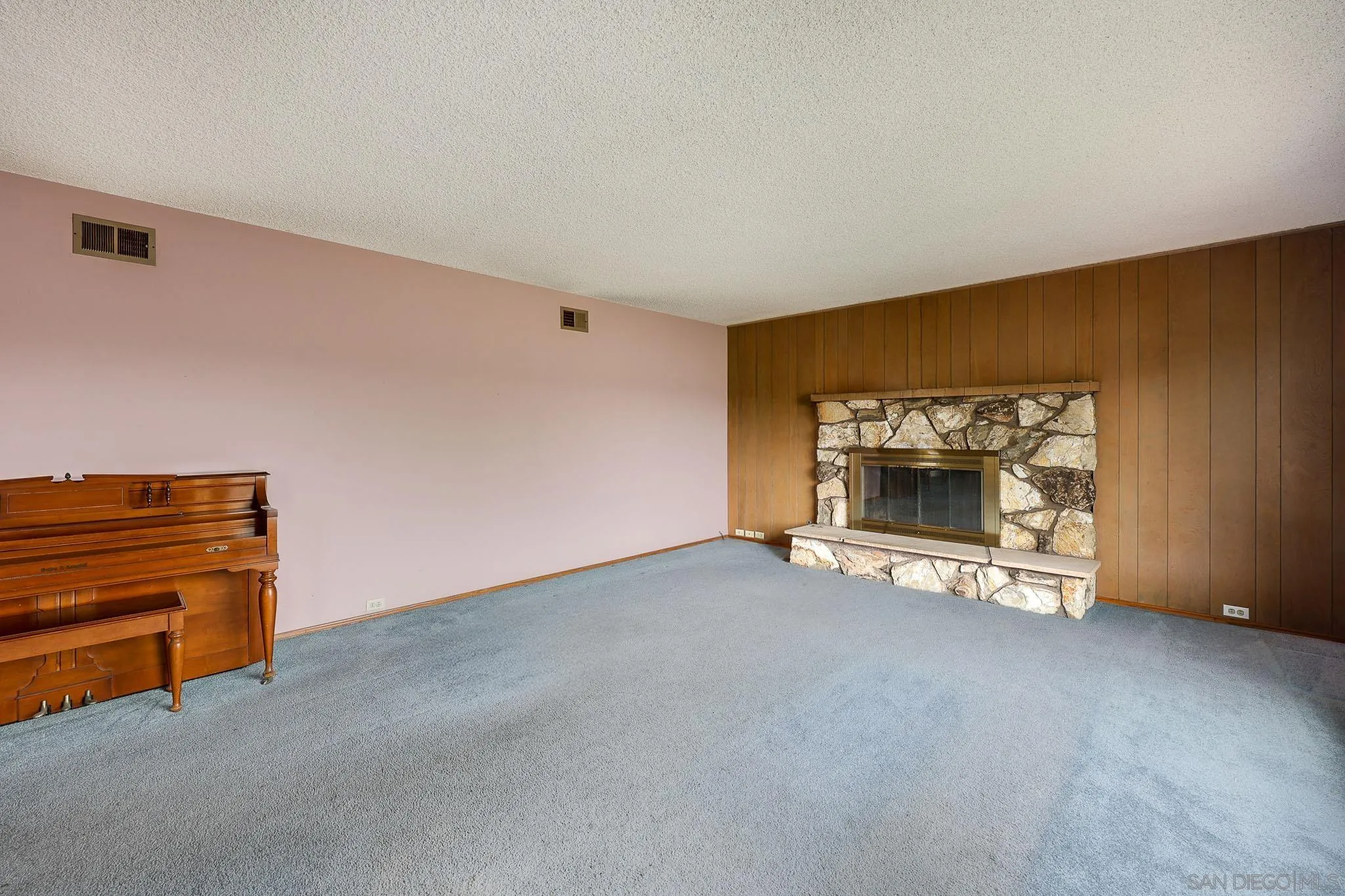 https://cdn.realtyfeed.com/cdn/127/260010881/0a6fa1dafb60635268a3d7d023b4d8c5.webp