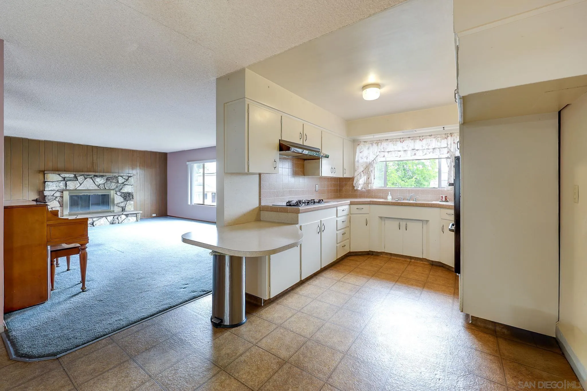 https://cdn.realtyfeed.com/cdn/127/260010881/5a5a8e59bc3887a02bd2dcbe9a84a463.webp