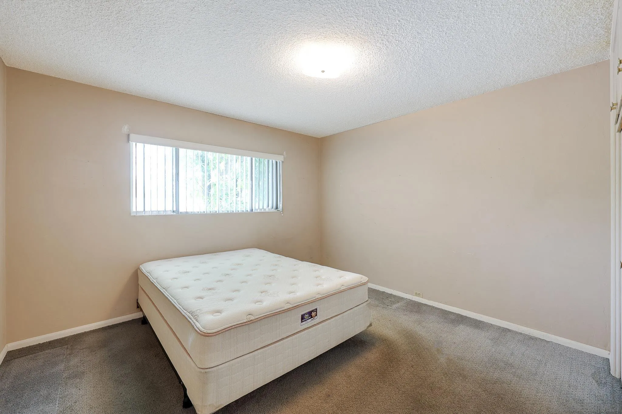 https://cdn.realtyfeed.com/cdn/127/260010881/5cef7e1ad80372a8306f946965592cde.webp
