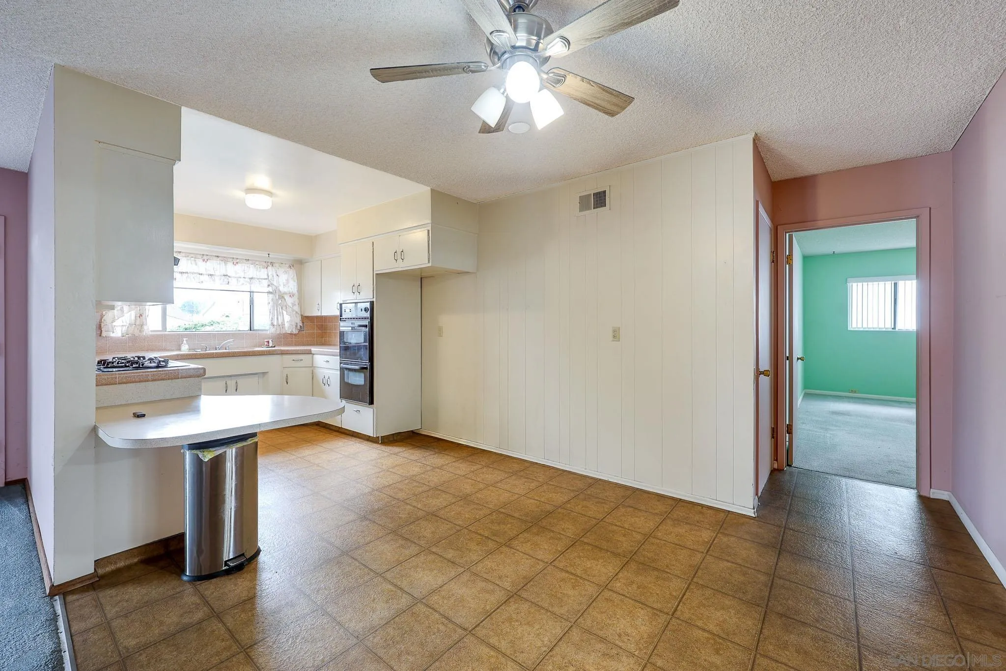 https://cdn.realtyfeed.com/cdn/127/260010881/939f3a4e4b2f97283889d125a158b5d4.webp