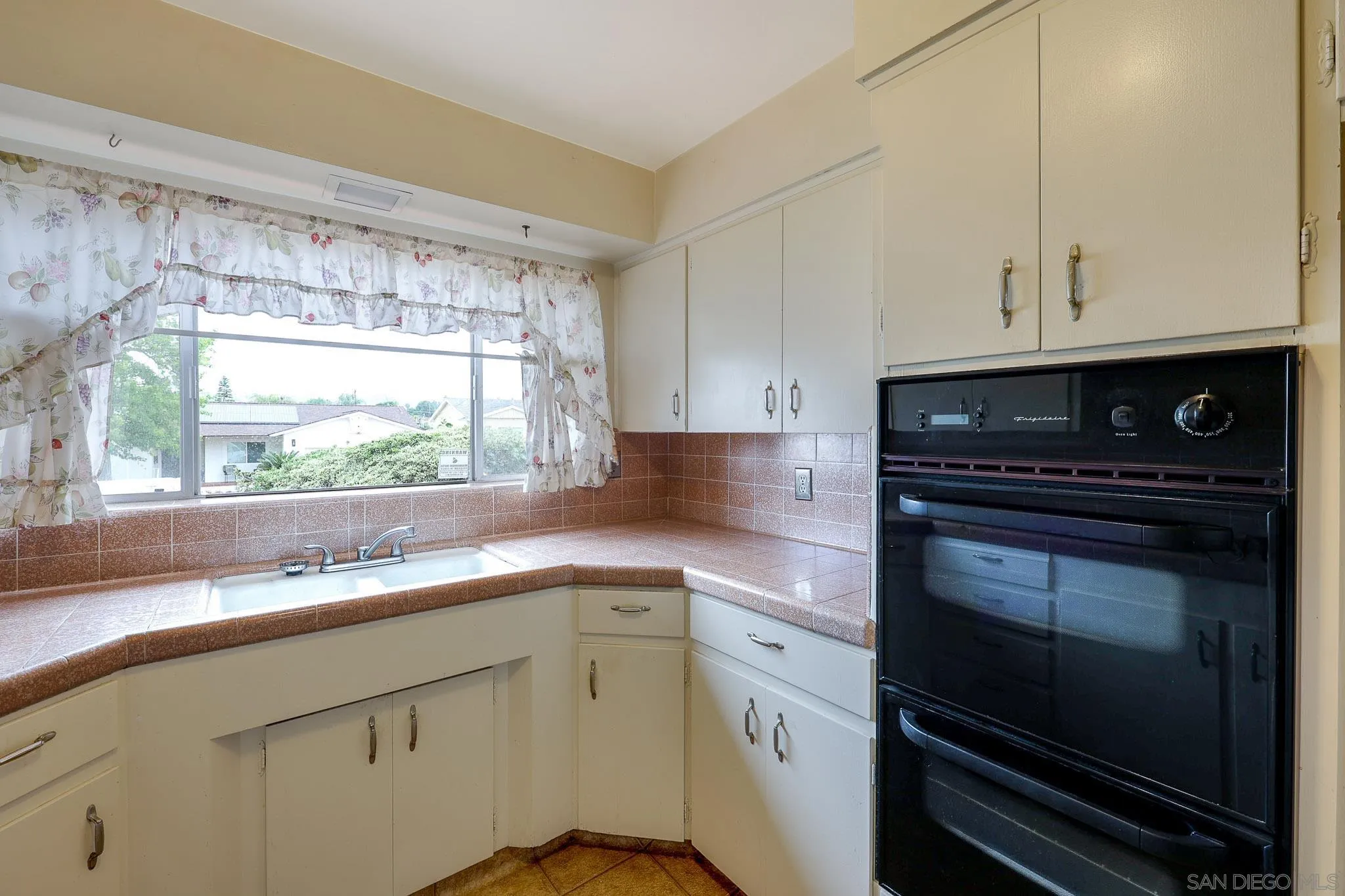 https://cdn.realtyfeed.com/cdn/127/260010881/bd6fed234b2ddf32f919b2de4719f4ed.webp