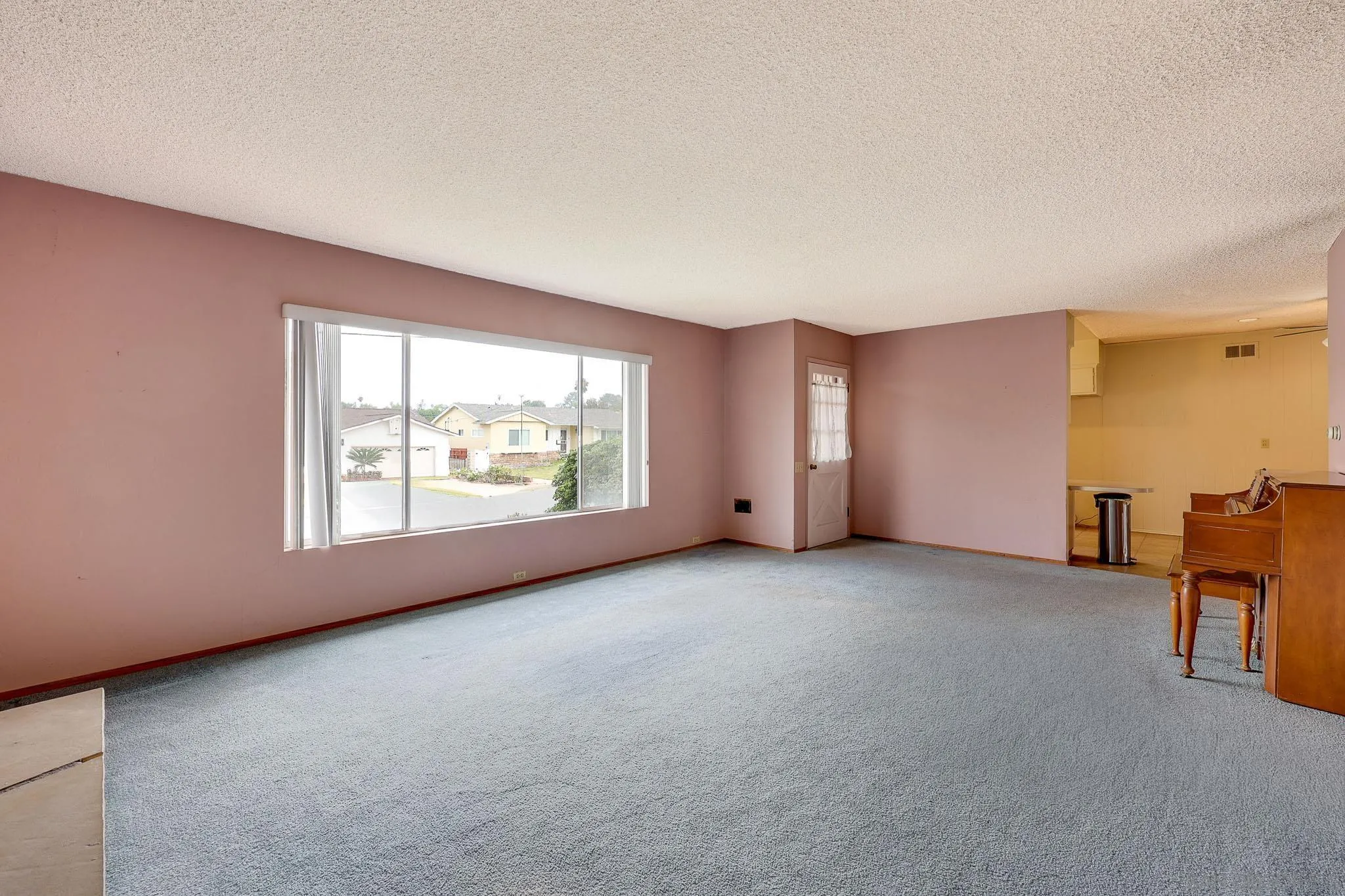 https://cdn.realtyfeed.com/cdn/127/260010881/e8db2010db58ddc5d89e65c51c459e70.webp