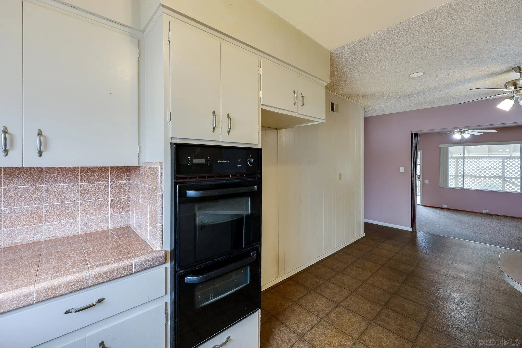 https://cdn.realtyfeed.com/cdn/127/260010881/eaf81700cbb046348c15348865e25b87.webp