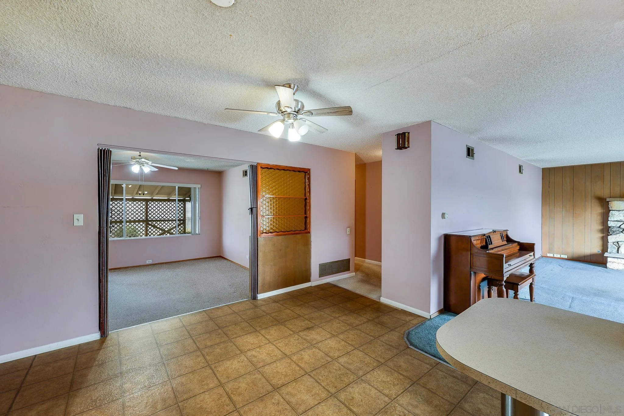 https://cdn.realtyfeed.com/cdn/127/260010881/f1472a9aa6c76f4f9273874826a7dd1a.webp