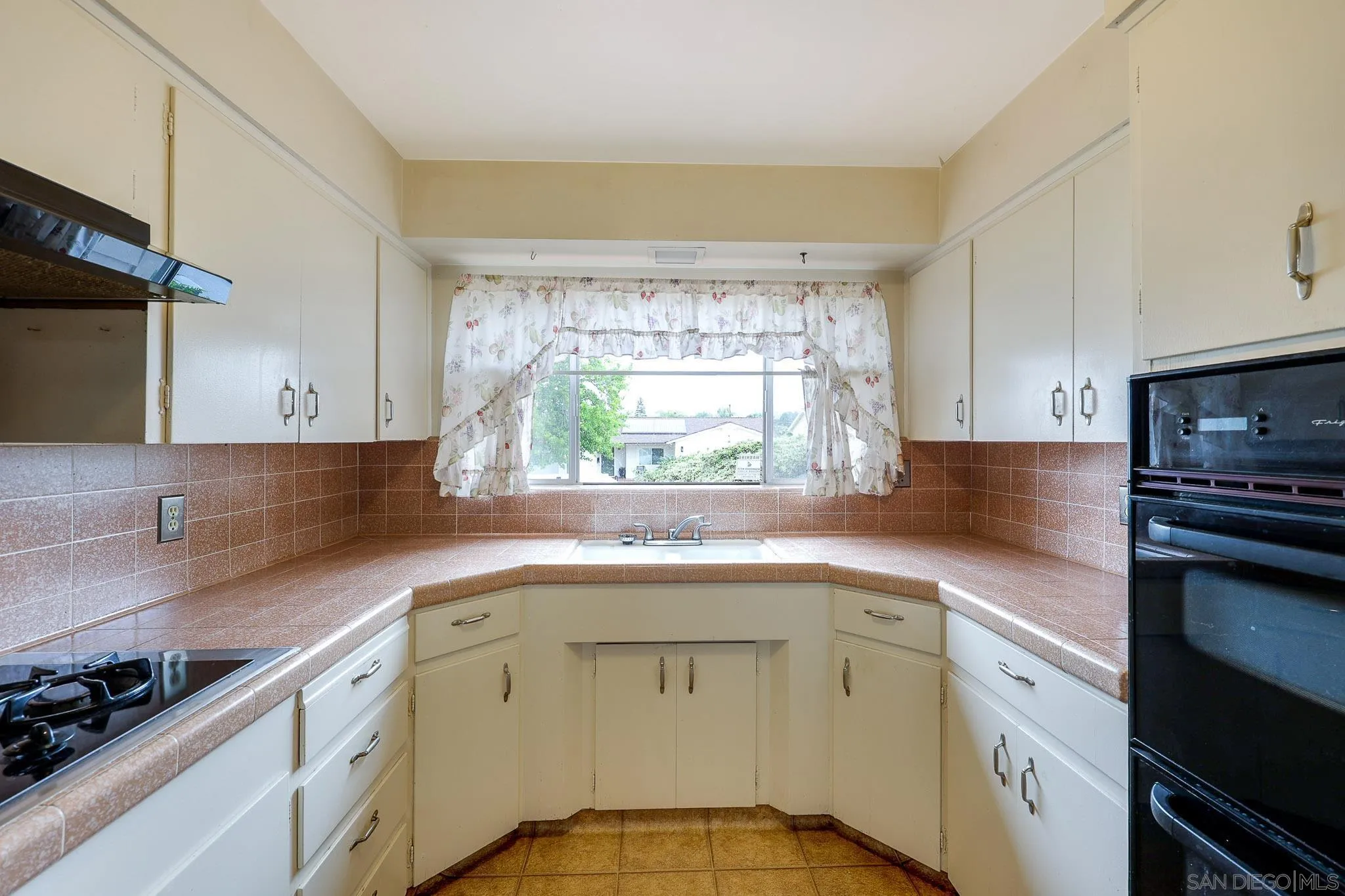 https://cdn.realtyfeed.com/cdn/127/260010881/fb327c482a07966239d9f0b7ab5ed15e.webp