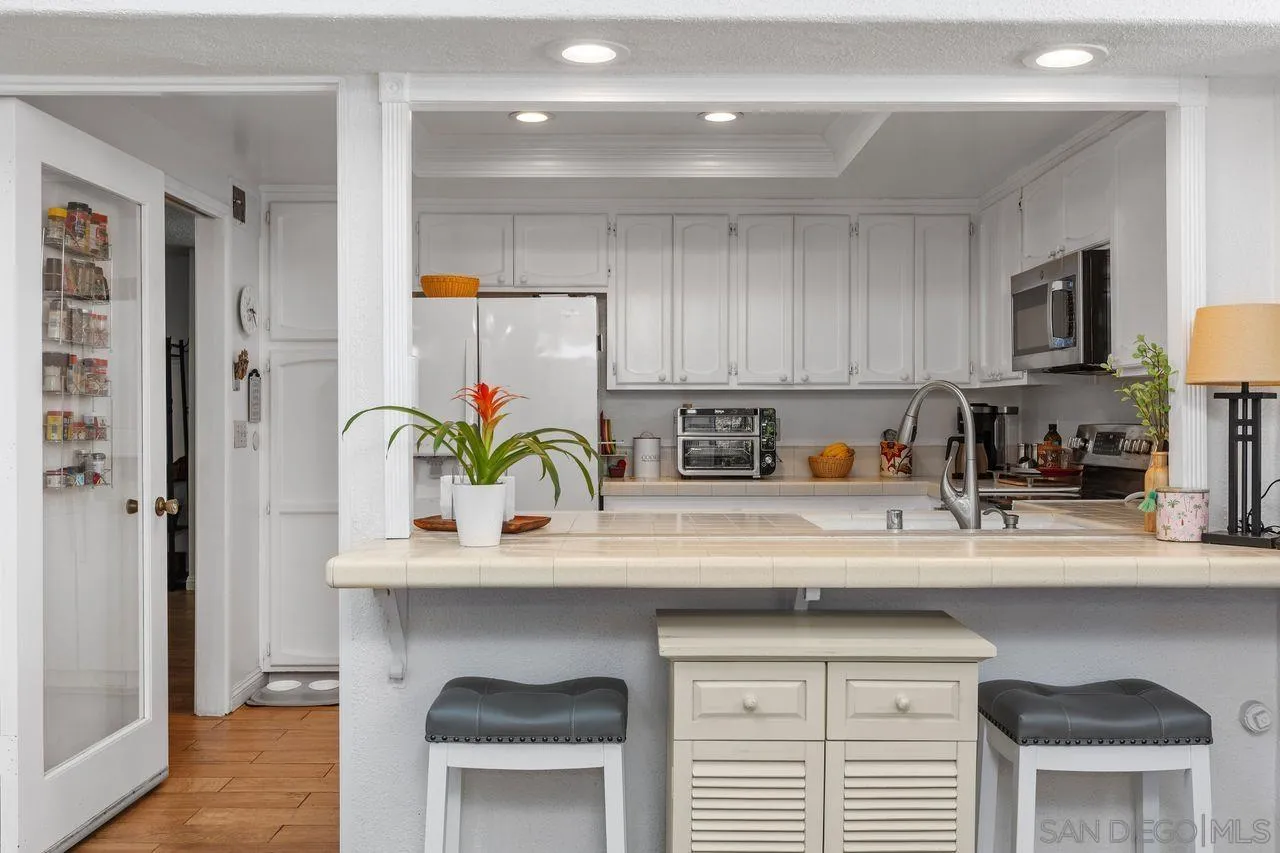 https://cdn.realtyfeed.com/cdn/127/260010882/907c55c320134959dcdd7f4e195b4b22.webp