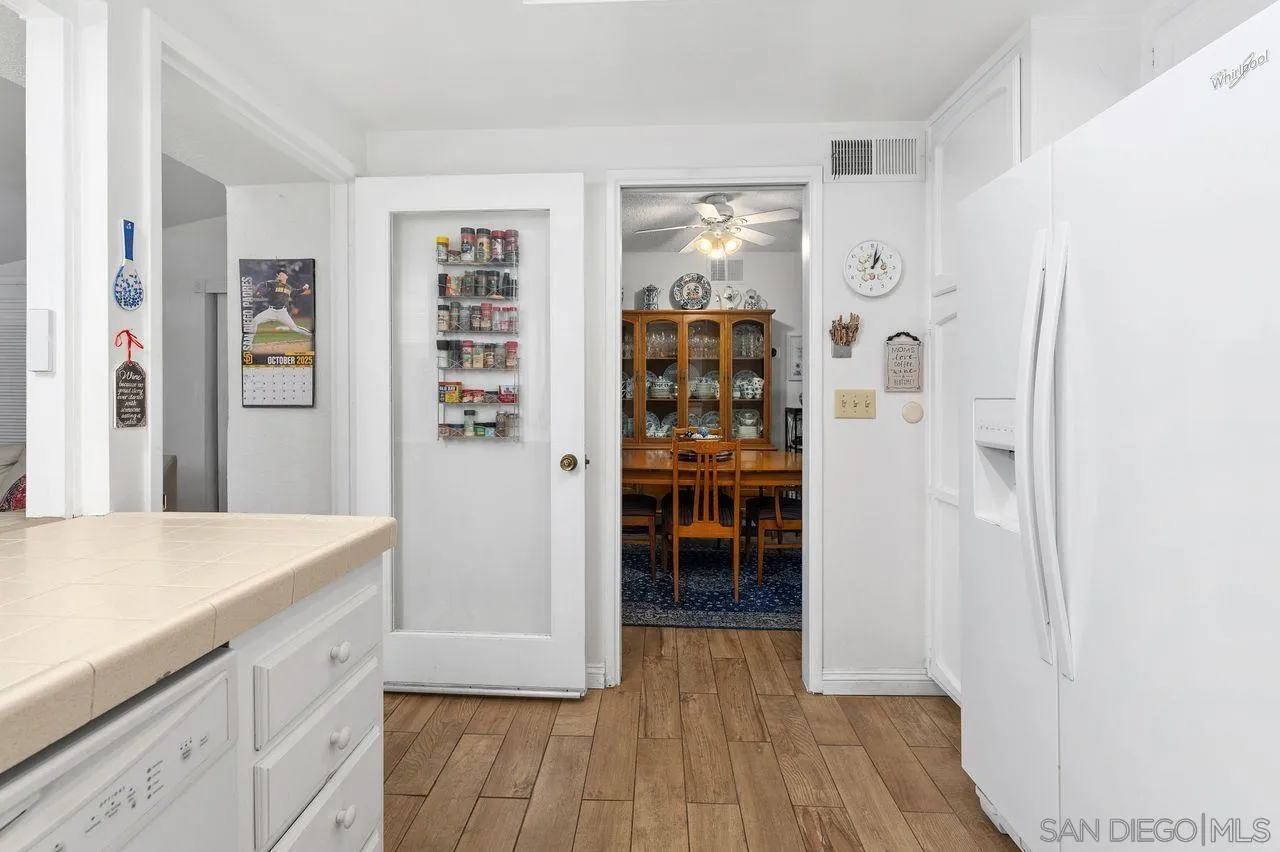 https://cdn.realtyfeed.com/cdn/127/260010882/ef45860c18f28b2054328d4044eed835.webp