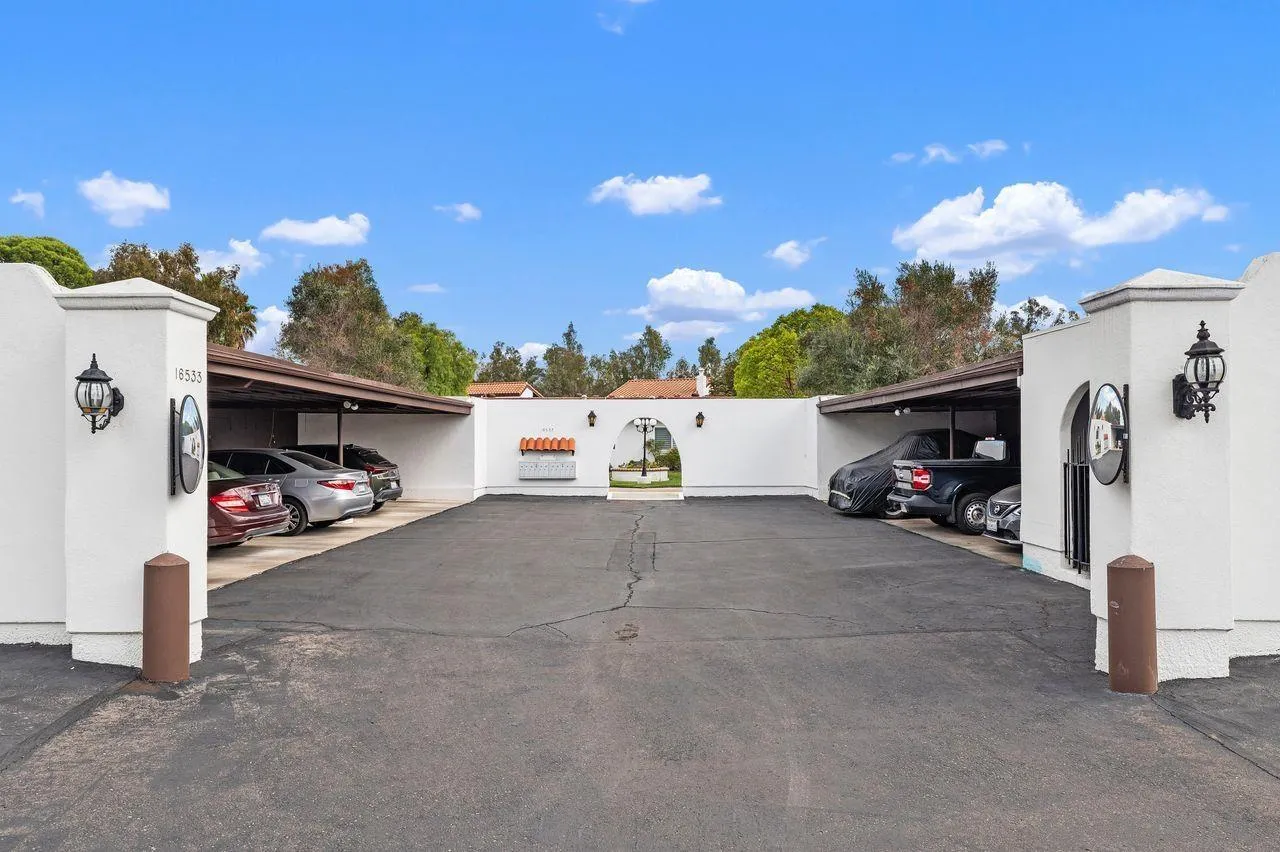 https://cdn.realtyfeed.com/cdn/127/260010882/f04cf6b13bcc4d4064811f96cce4af4e.webp