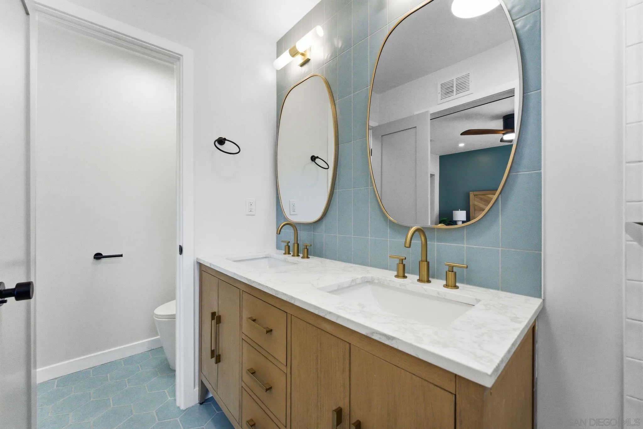 https://cdn.realtyfeed.com/cdn/127/260010884/e5c33b5d99a3a54f0dc7ec9fbfa4054e.webp