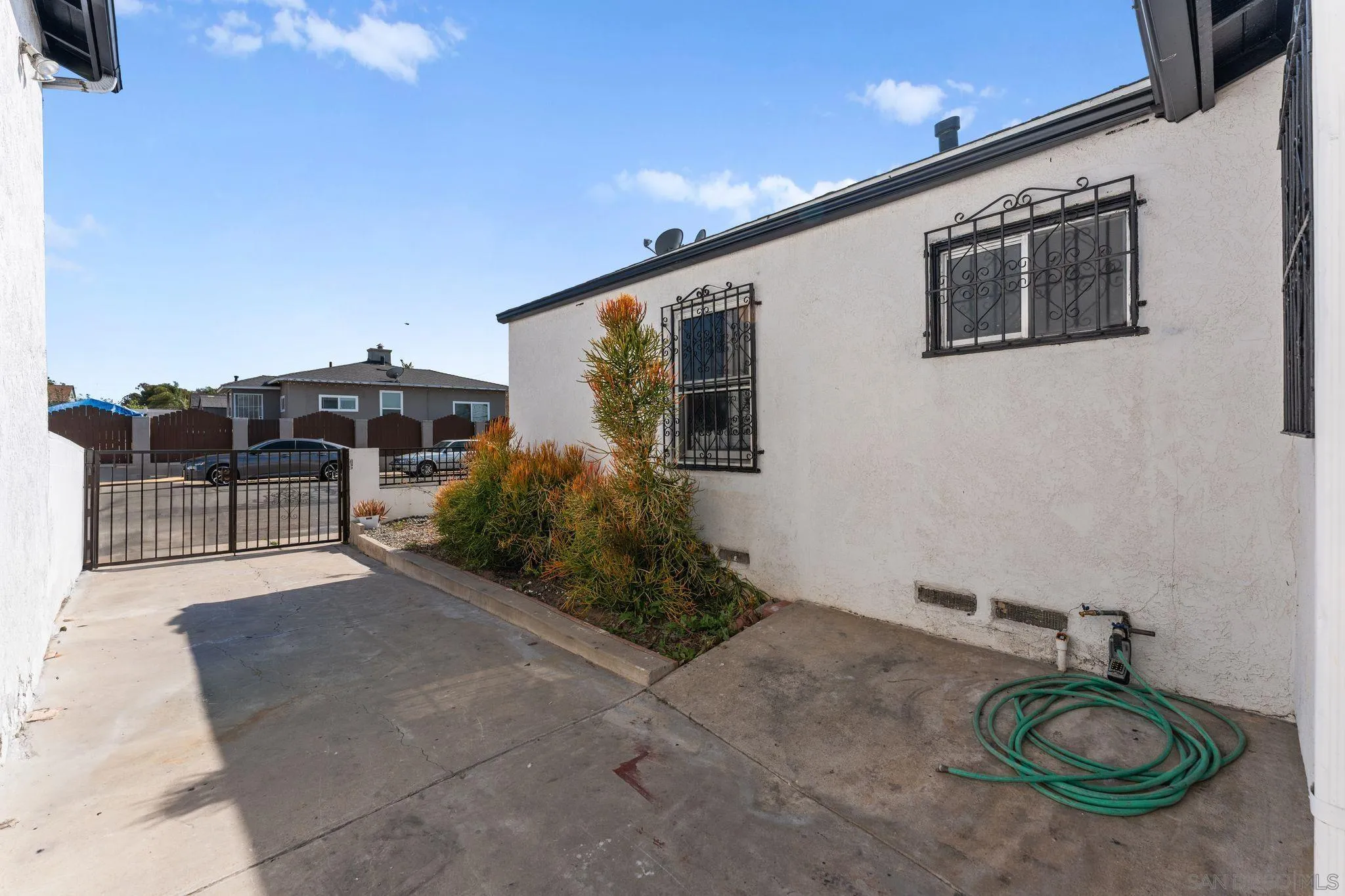 https://cdn.realtyfeed.com/cdn/127/260010886/63a5f3f1fd40ebd46f15ccc86b115fc0.webp