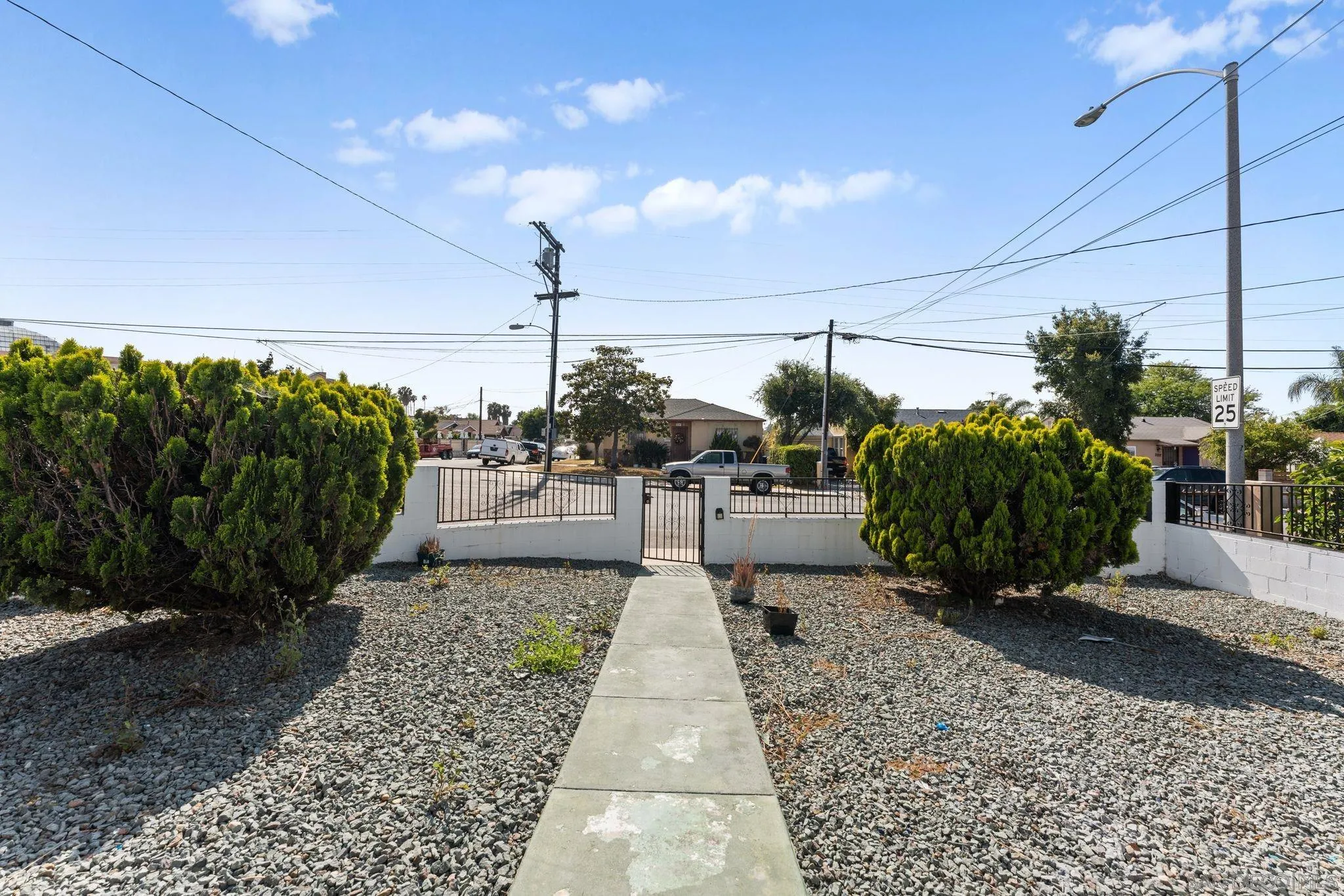https://cdn.realtyfeed.com/cdn/127/260010886/750966a27ca4d1aac95d06bb264fac12.webp