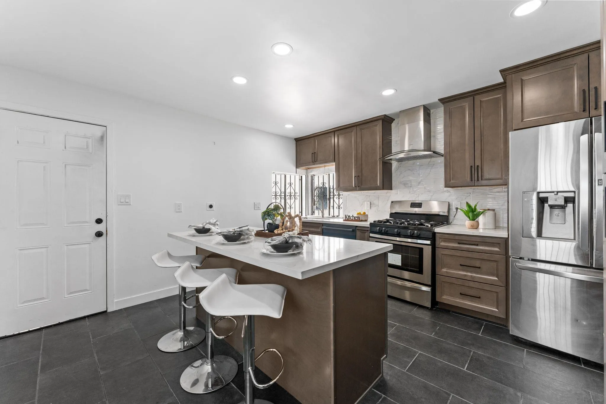 https://cdn.realtyfeed.com/cdn/127/260010886/7f7546e1ba91401927c59287c2d86dd4.webp