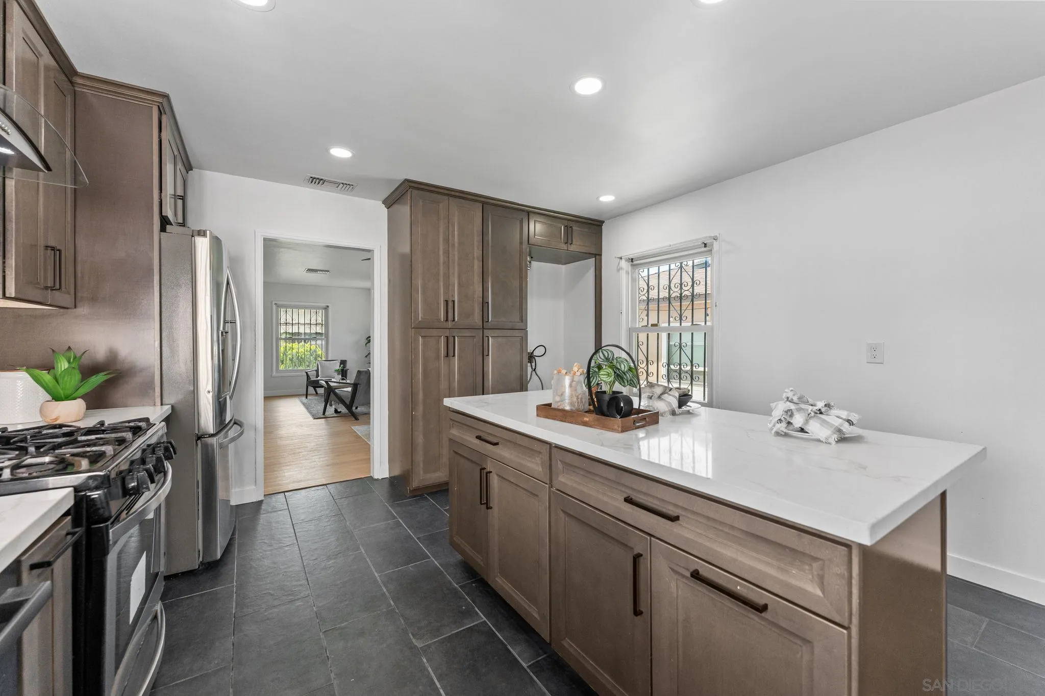 https://cdn.realtyfeed.com/cdn/127/260010886/d5bcfd275162b40b633a7959cf2c8b0c.webp