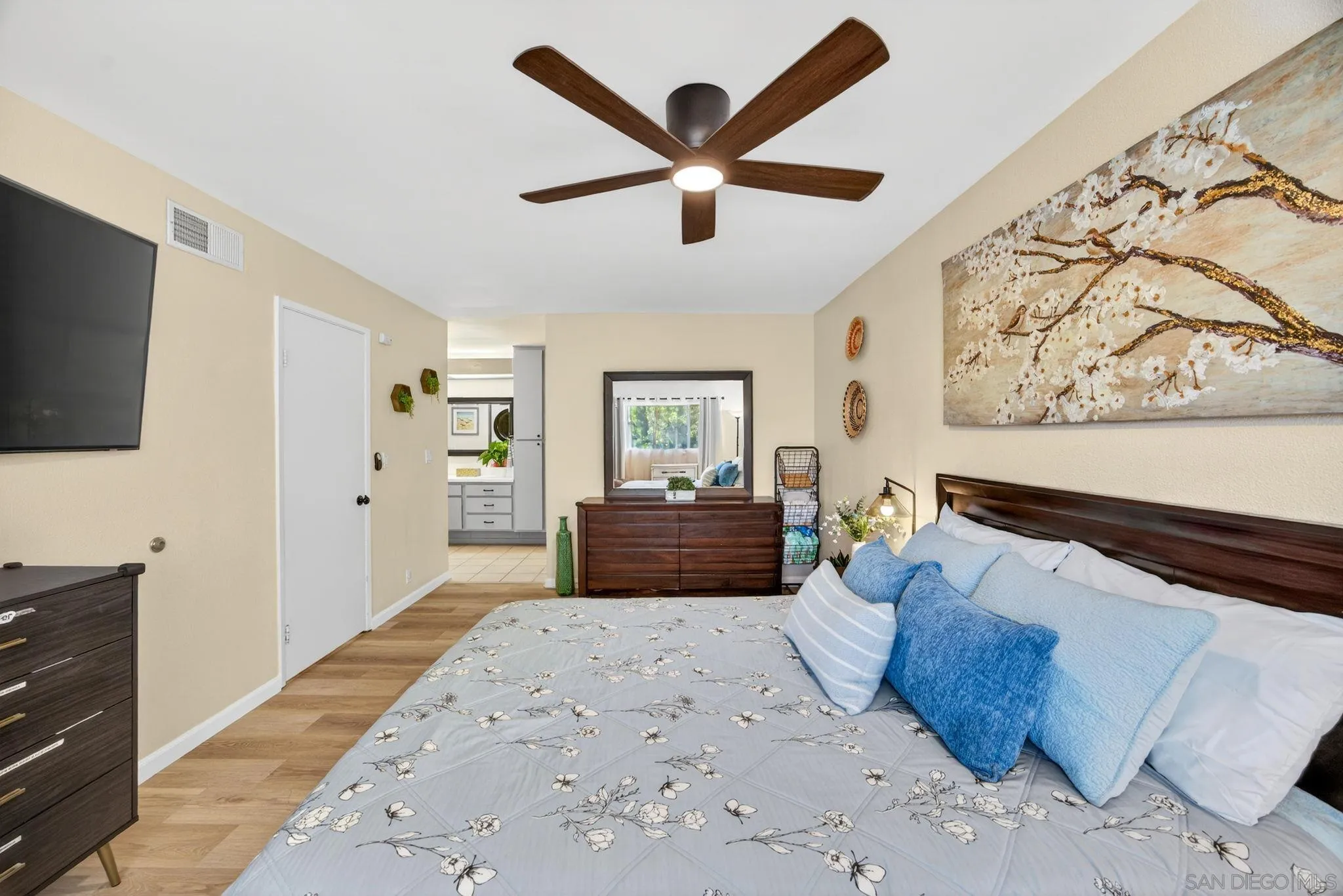 https://cdn.realtyfeed.com/cdn/127/260010888/133fb274b6b54853d4498a6e7b62ca1d.webp