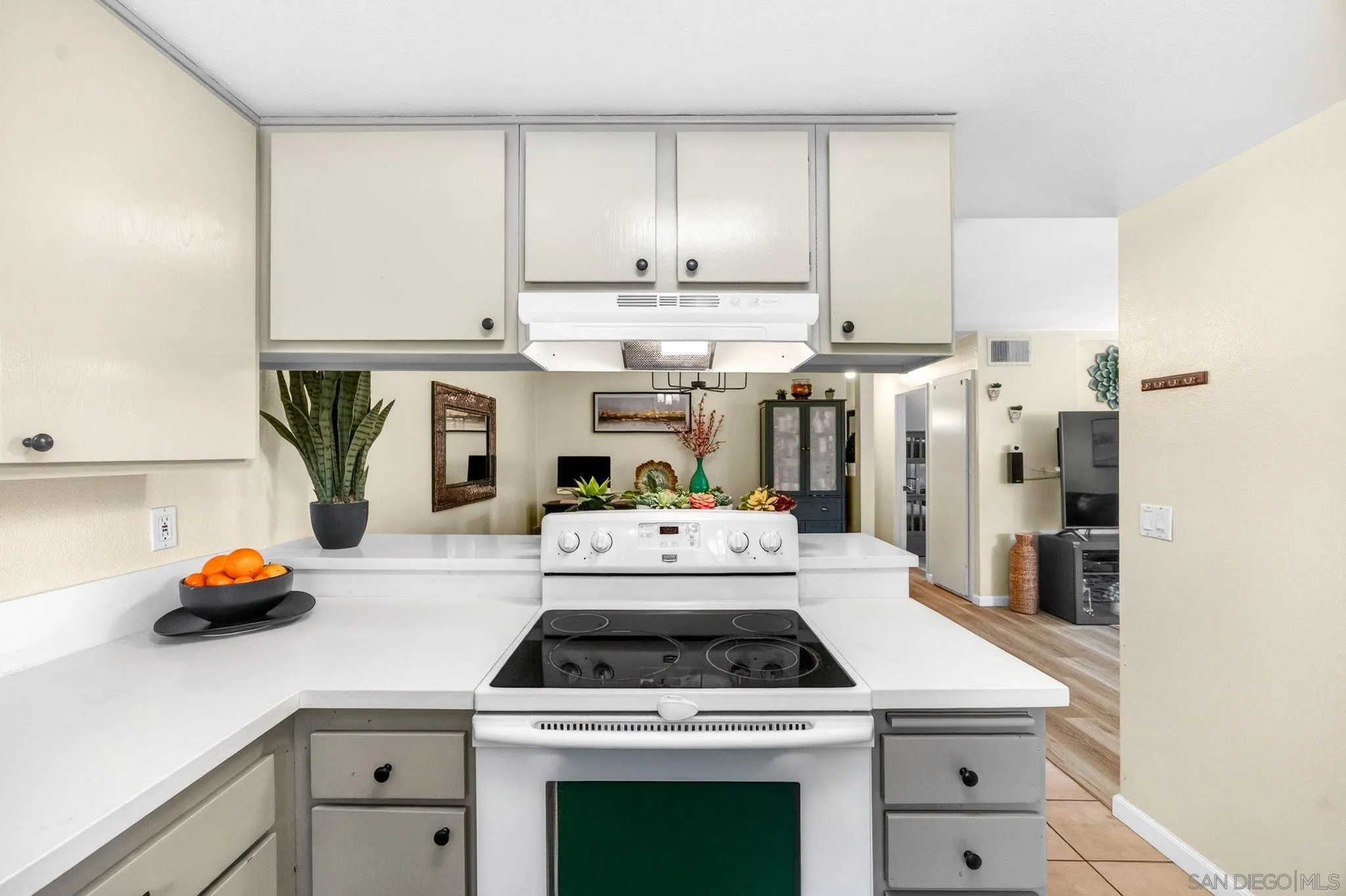 https://cdn.realtyfeed.com/cdn/127/260010888/2ea1414bd117f2ab5f17e54477b73565.webp