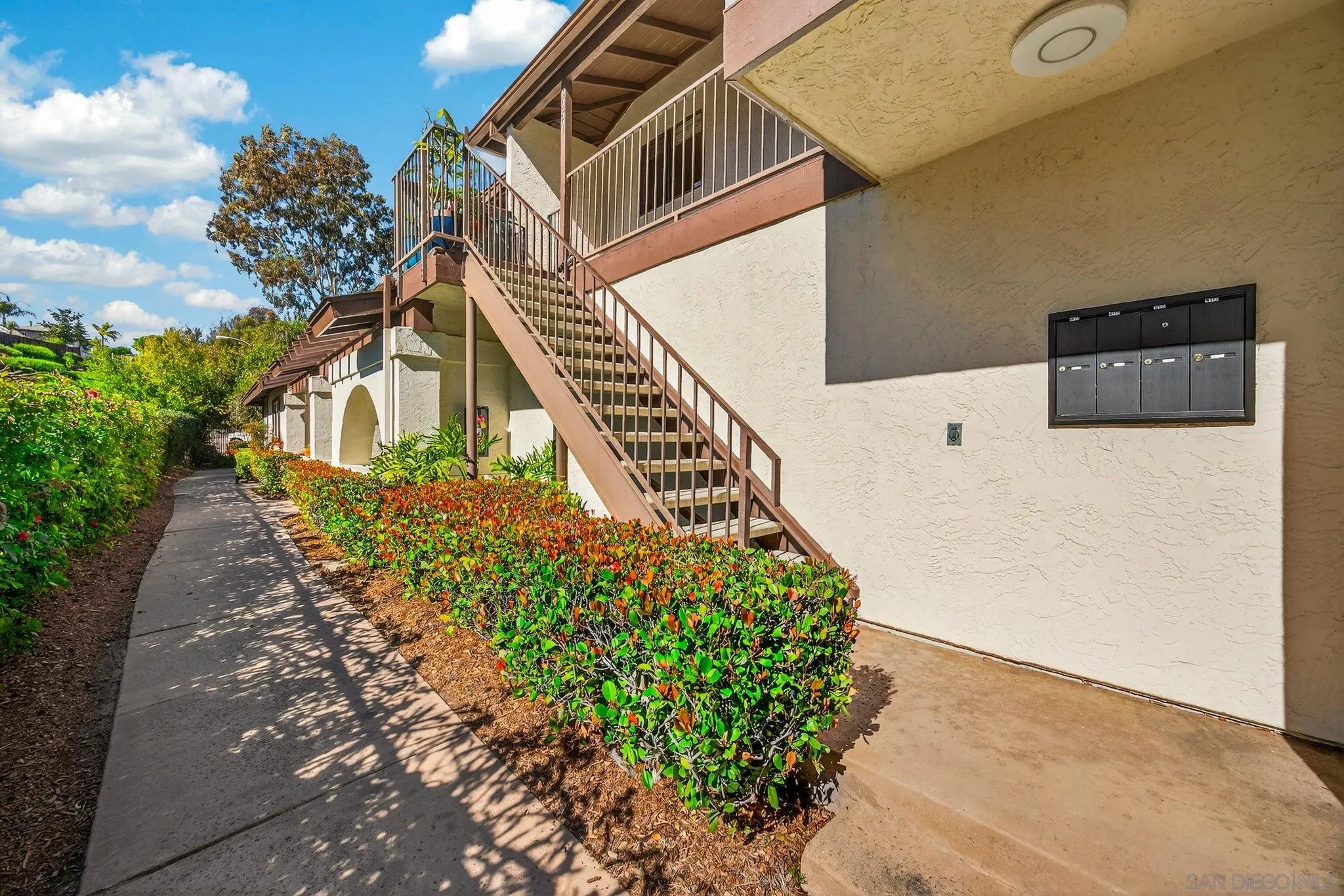 https://cdn.realtyfeed.com/cdn/127/260010888/68b7b757368a002b296fee077f603e91.webp