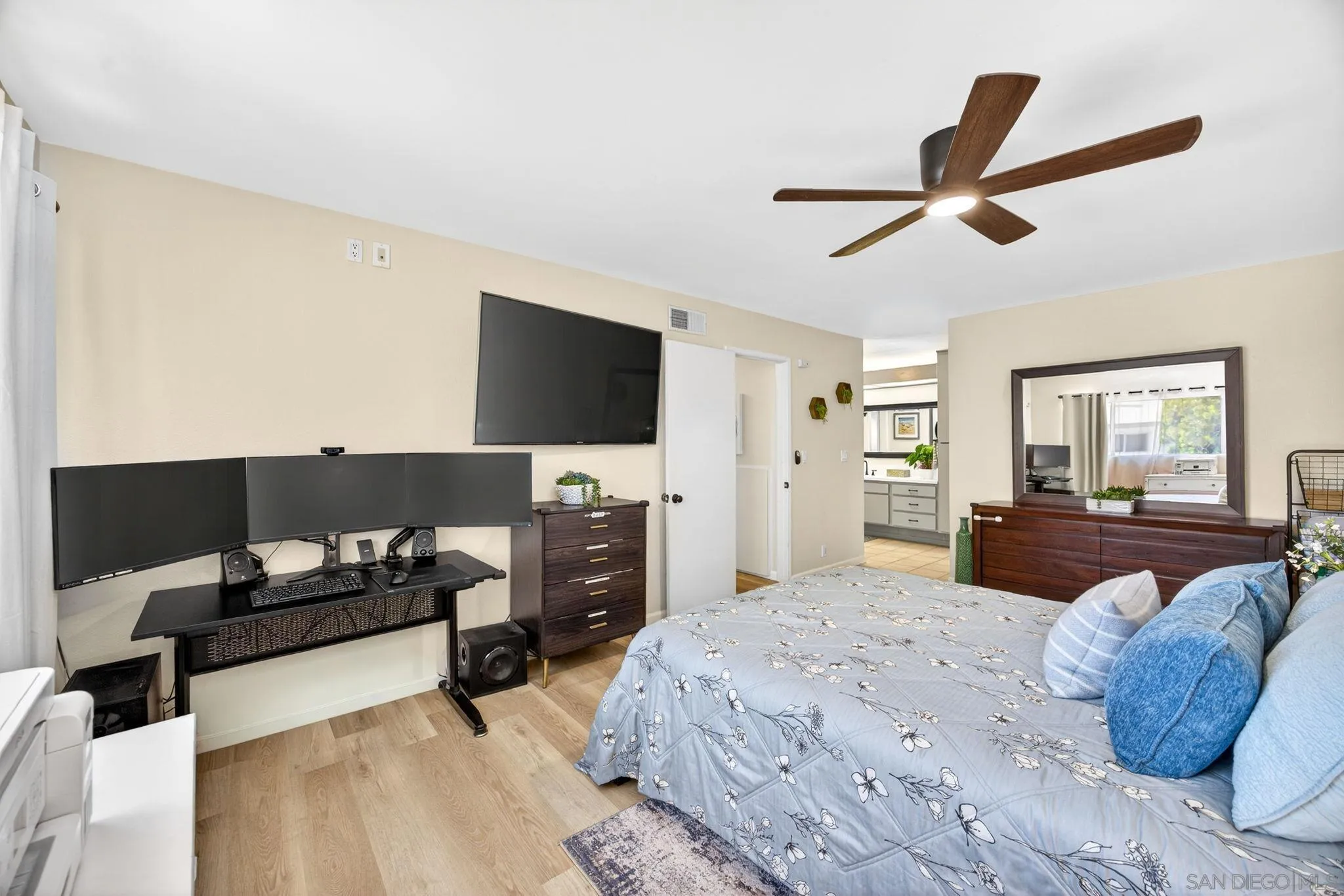 https://cdn.realtyfeed.com/cdn/127/260010888/9298ce4e6ccd850e90481084e2d1a1b6.webp