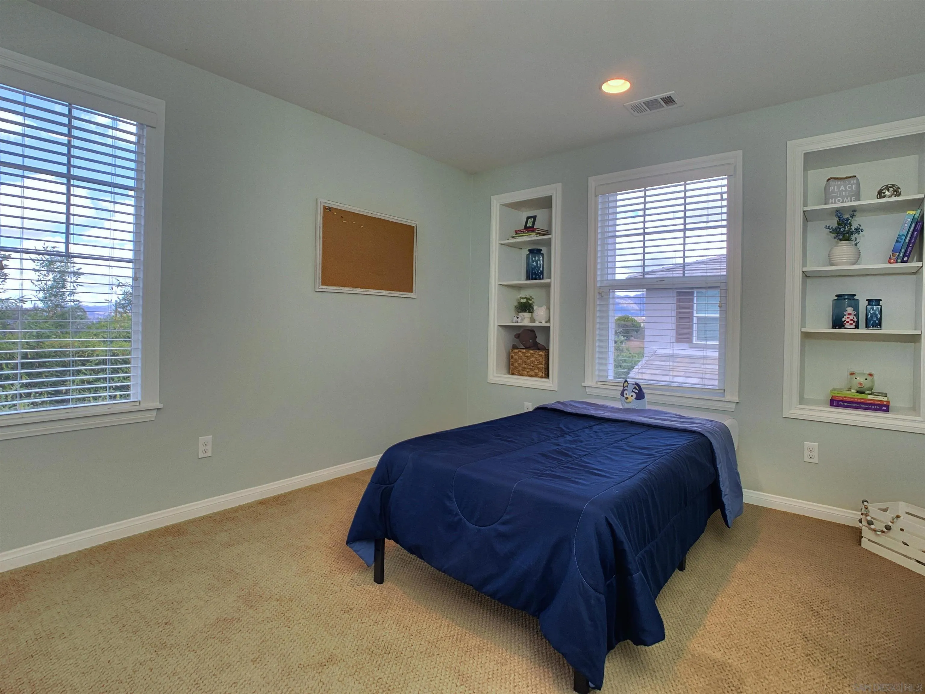 https://cdn.realtyfeed.com/cdn/127/260010893/17bdd171b2a6087af20eb1090c1d7d53.webp