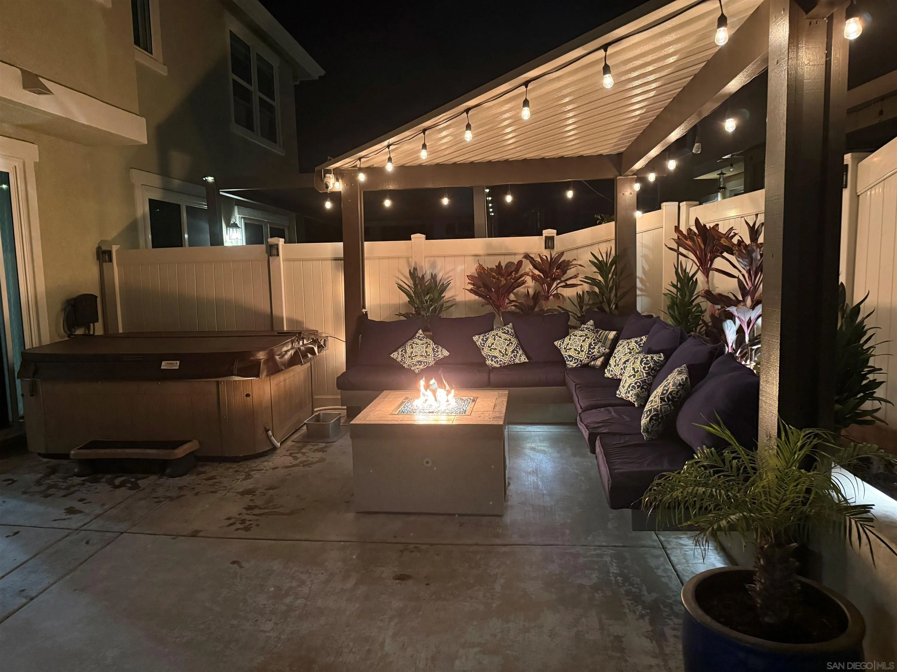 https://cdn.realtyfeed.com/cdn/127/260010893/635eeb2d5d637aa71f904c9f3f953ca5.webp