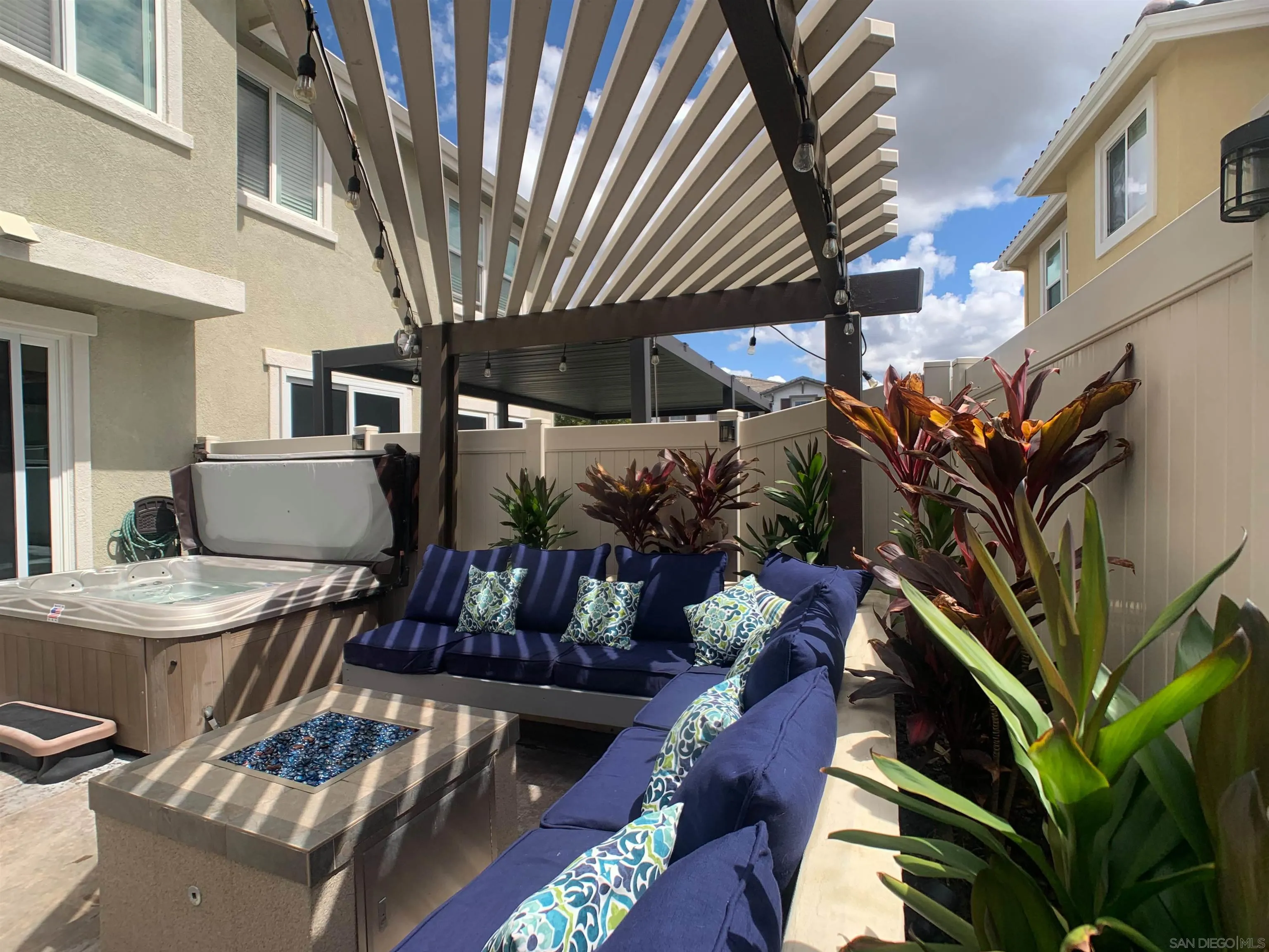 https://cdn.realtyfeed.com/cdn/127/260010893/72c1a5cf3e7fbe1d6ed02b13da4b0d4d.webp
